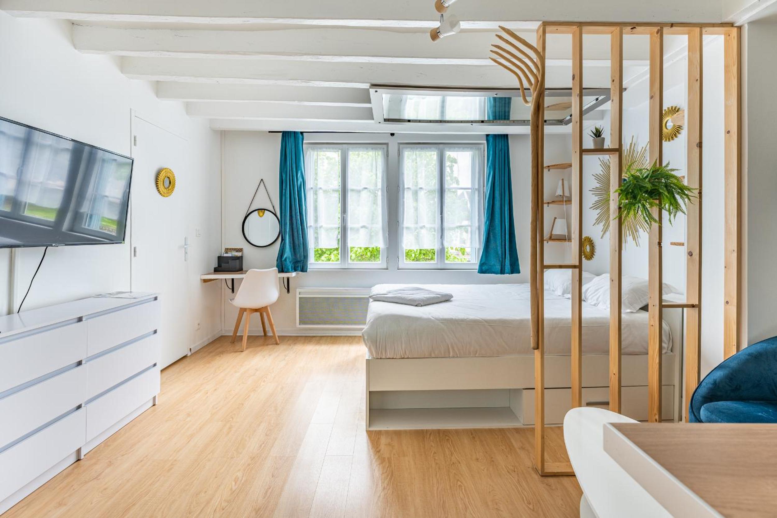 Studio with Private Bathroom - Photo 1