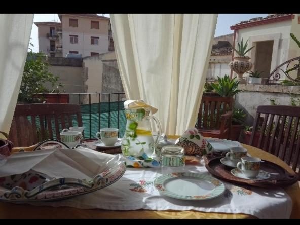 Studio with Balcony - Photo 2
