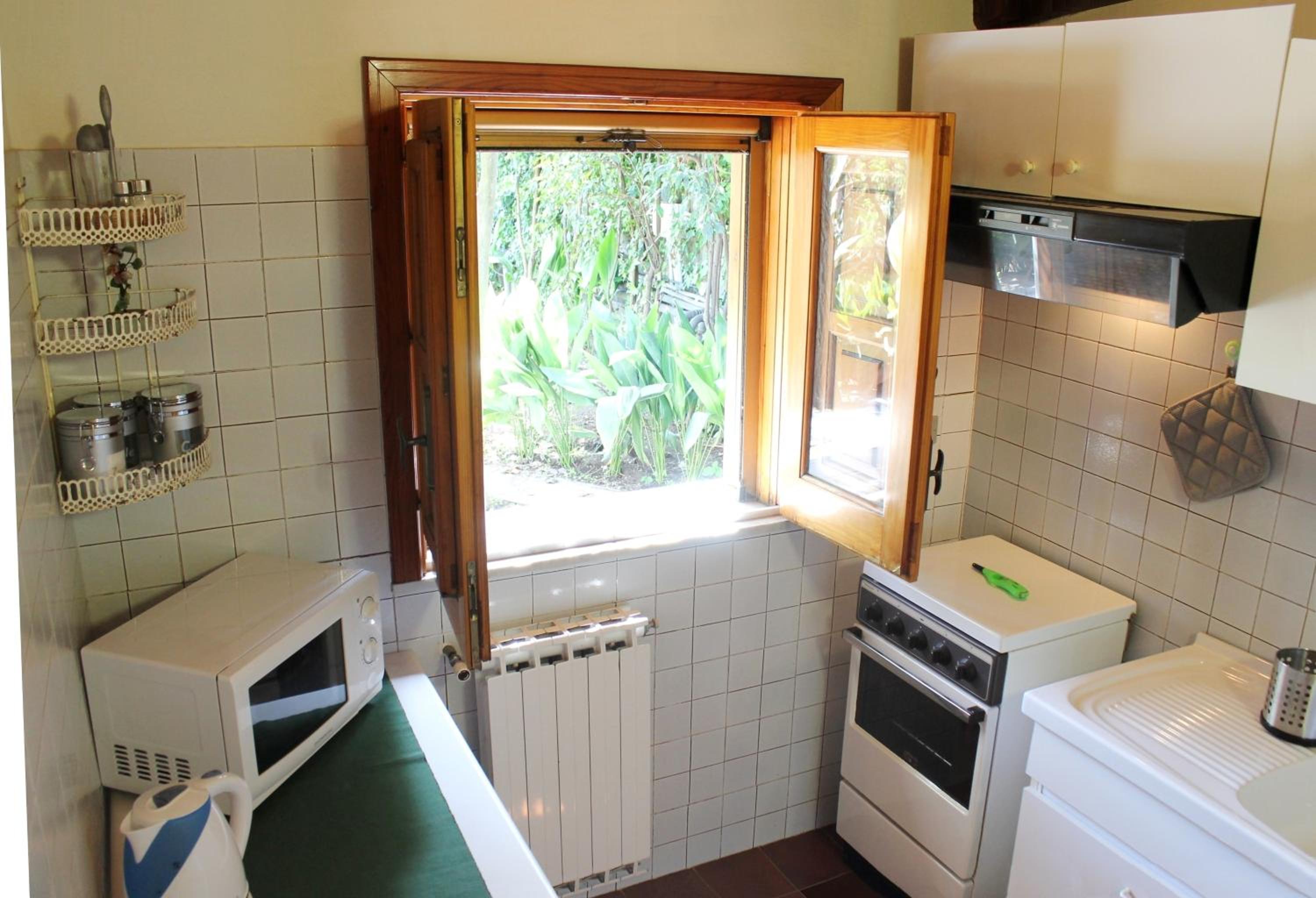 Two-Bedroom House (Green House) photo 3