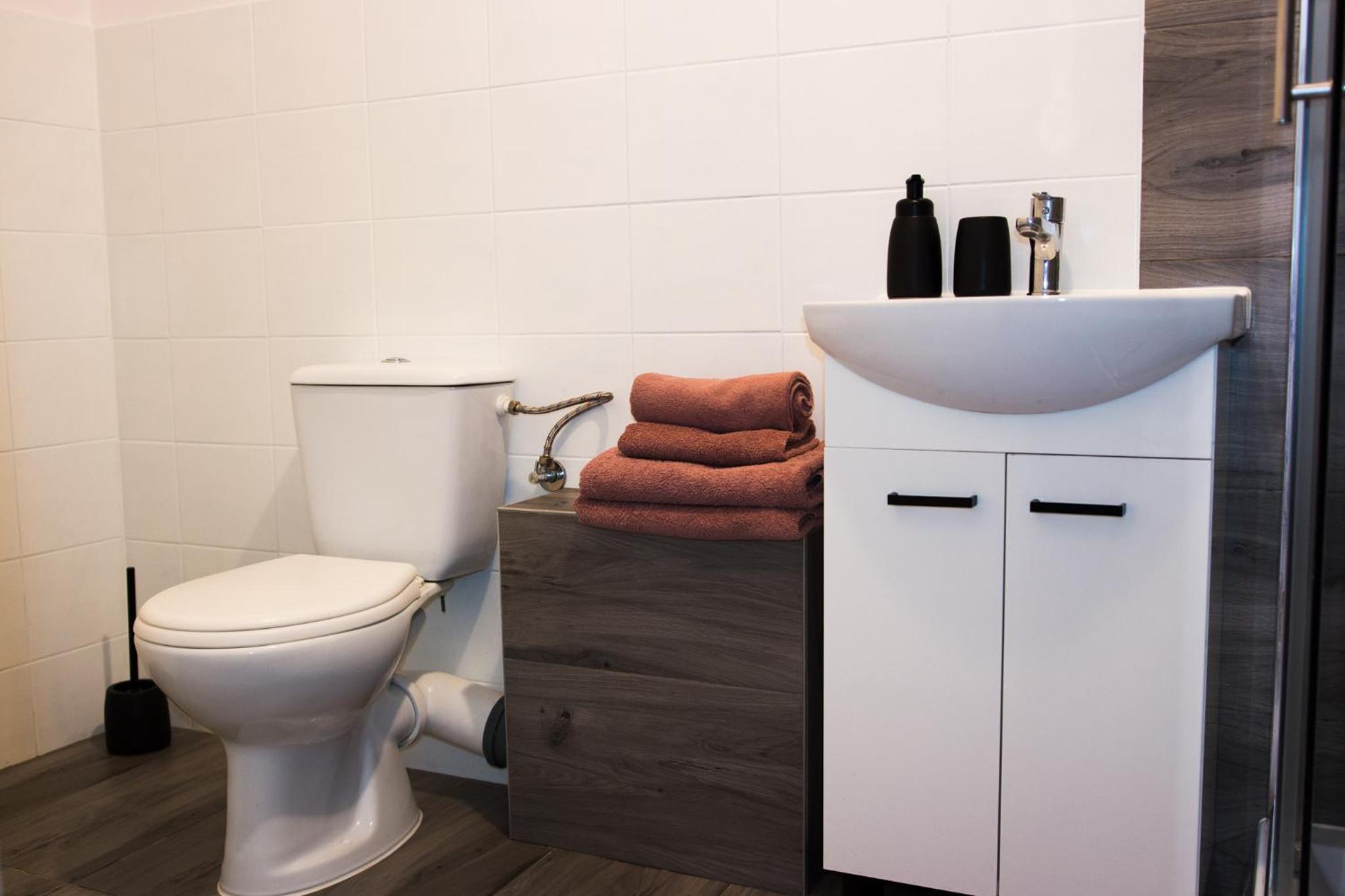Double Room with Private Bathroom - Photo 3