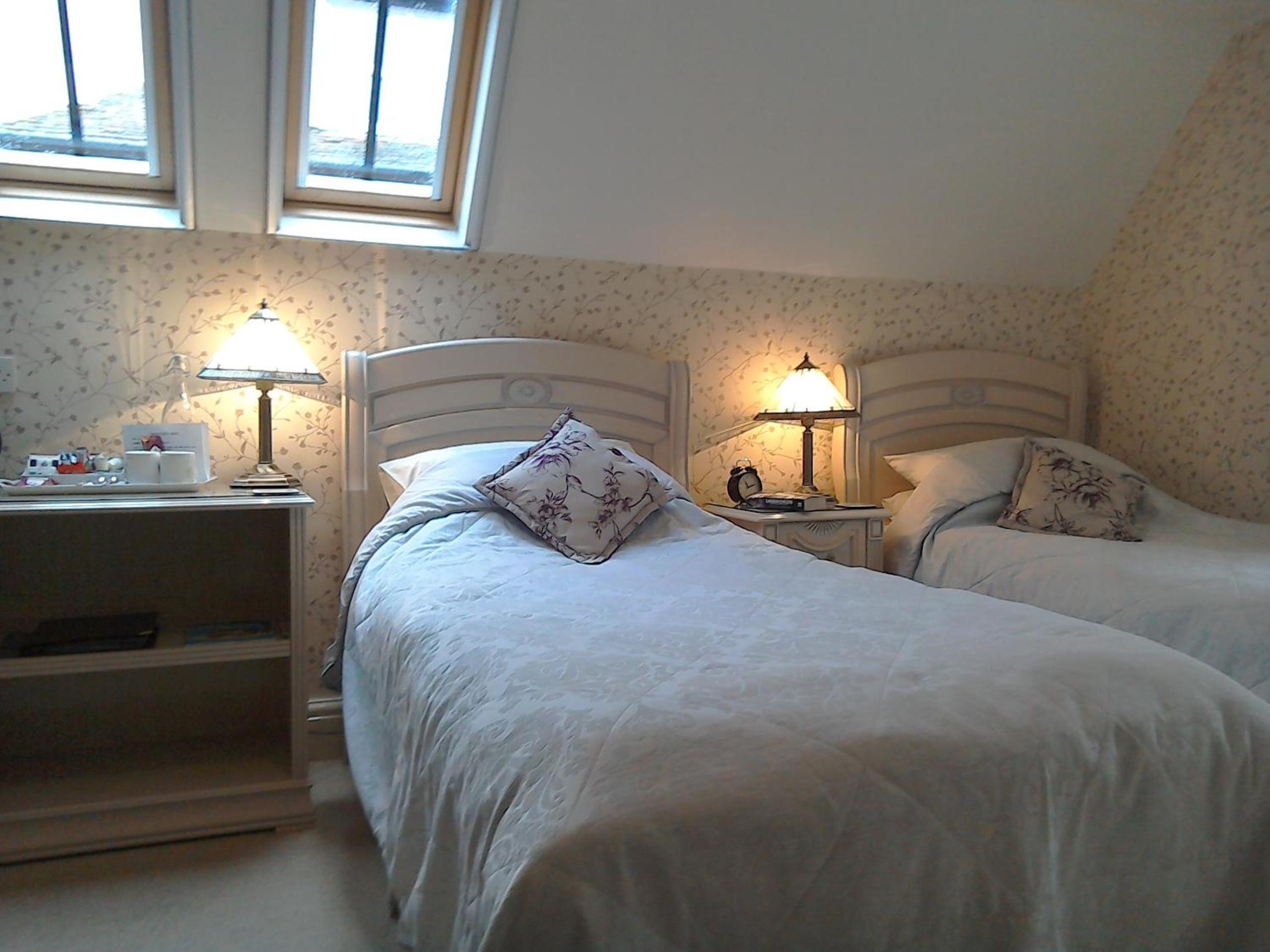 Standard Twin Room with Garden View - Photo 3