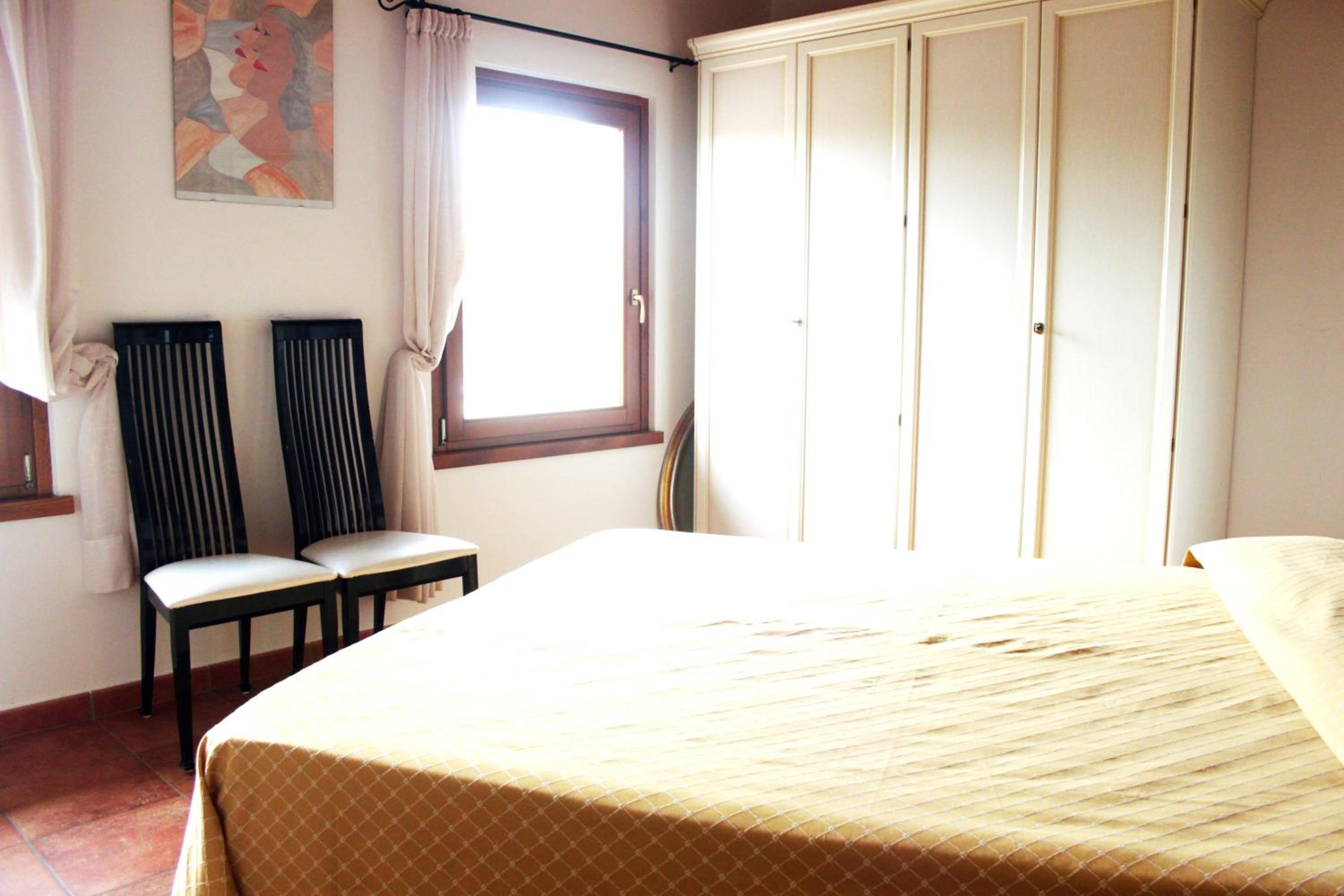 Large Double Room photo 3