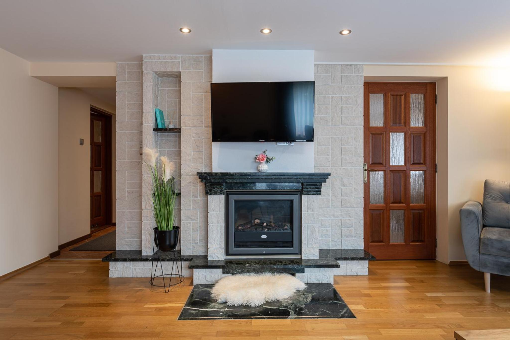 Two-Bedroom Apartment - Photo 9