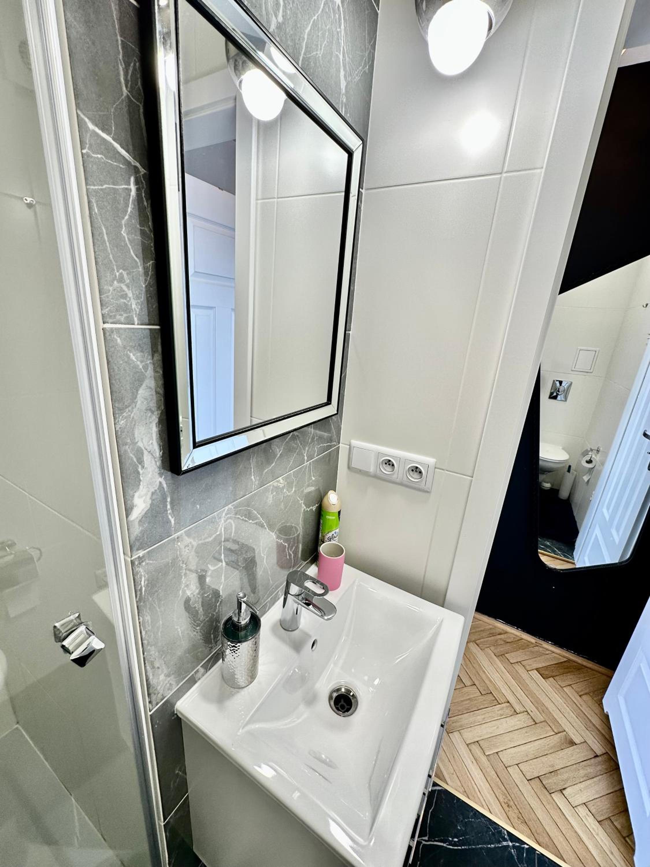 One-Bedroom Apartment - Photo 11