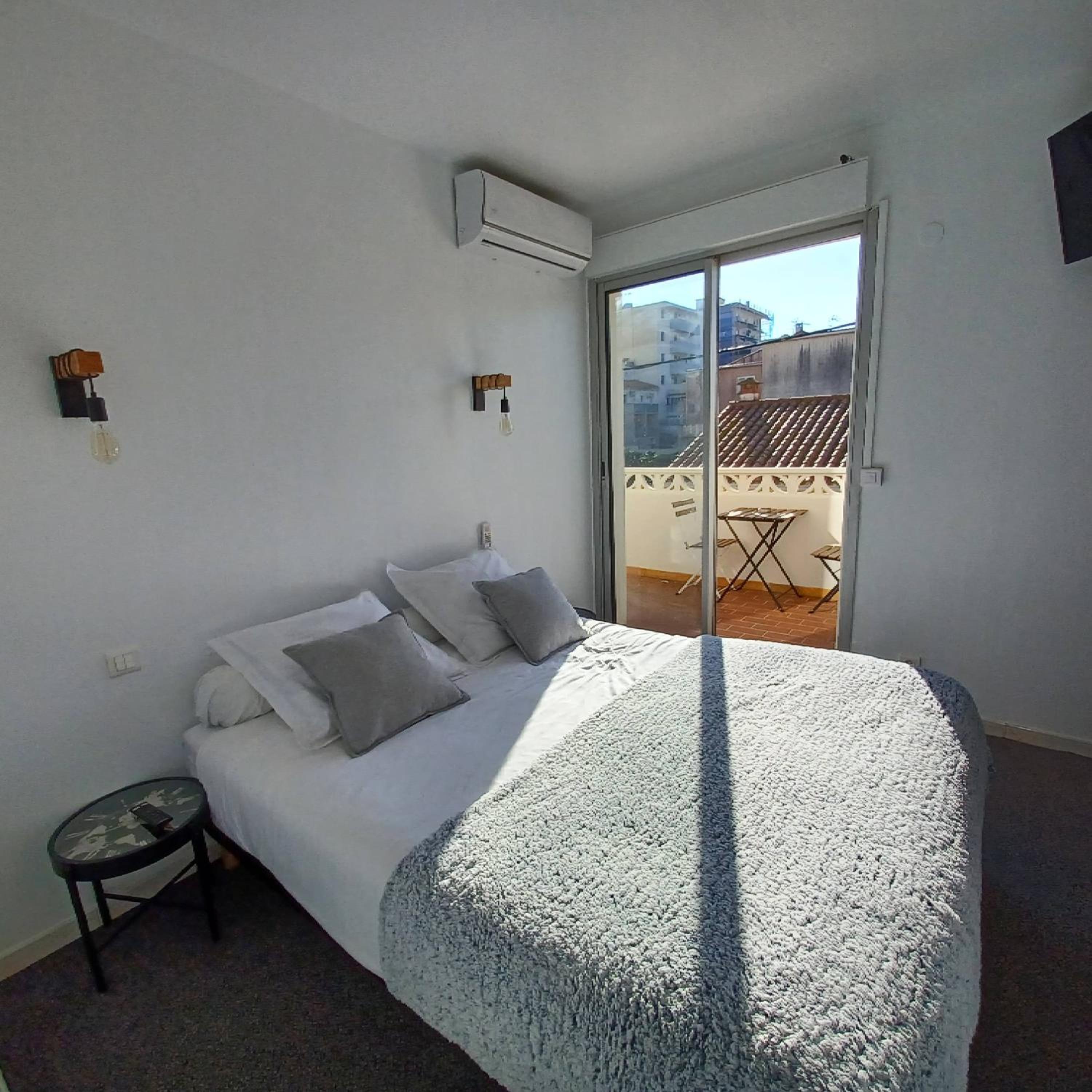 Double Room - Photo 2