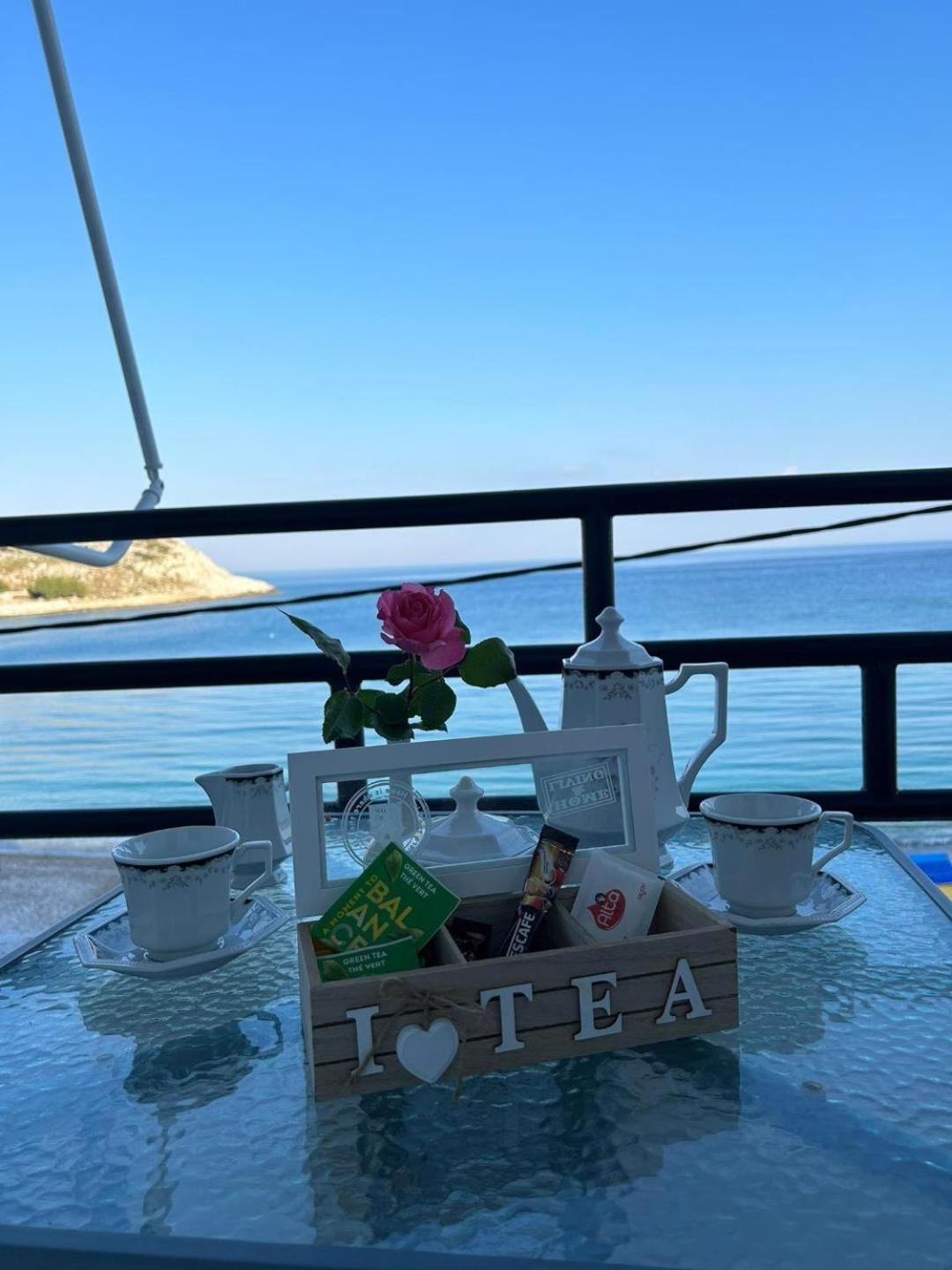 Double Room with Balcony and Sea View photo 3