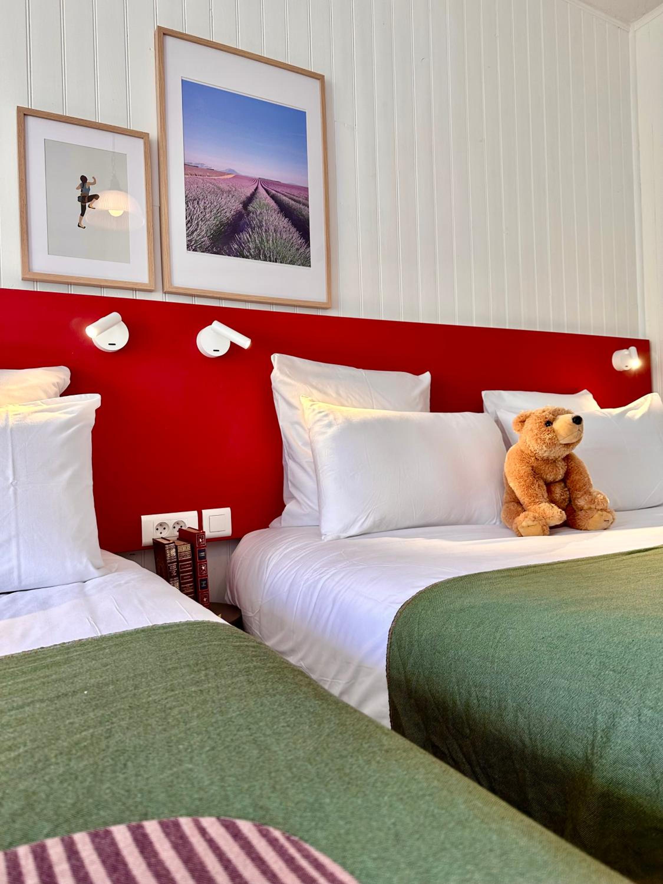 Quadruple Room with Balcony - Photo 3