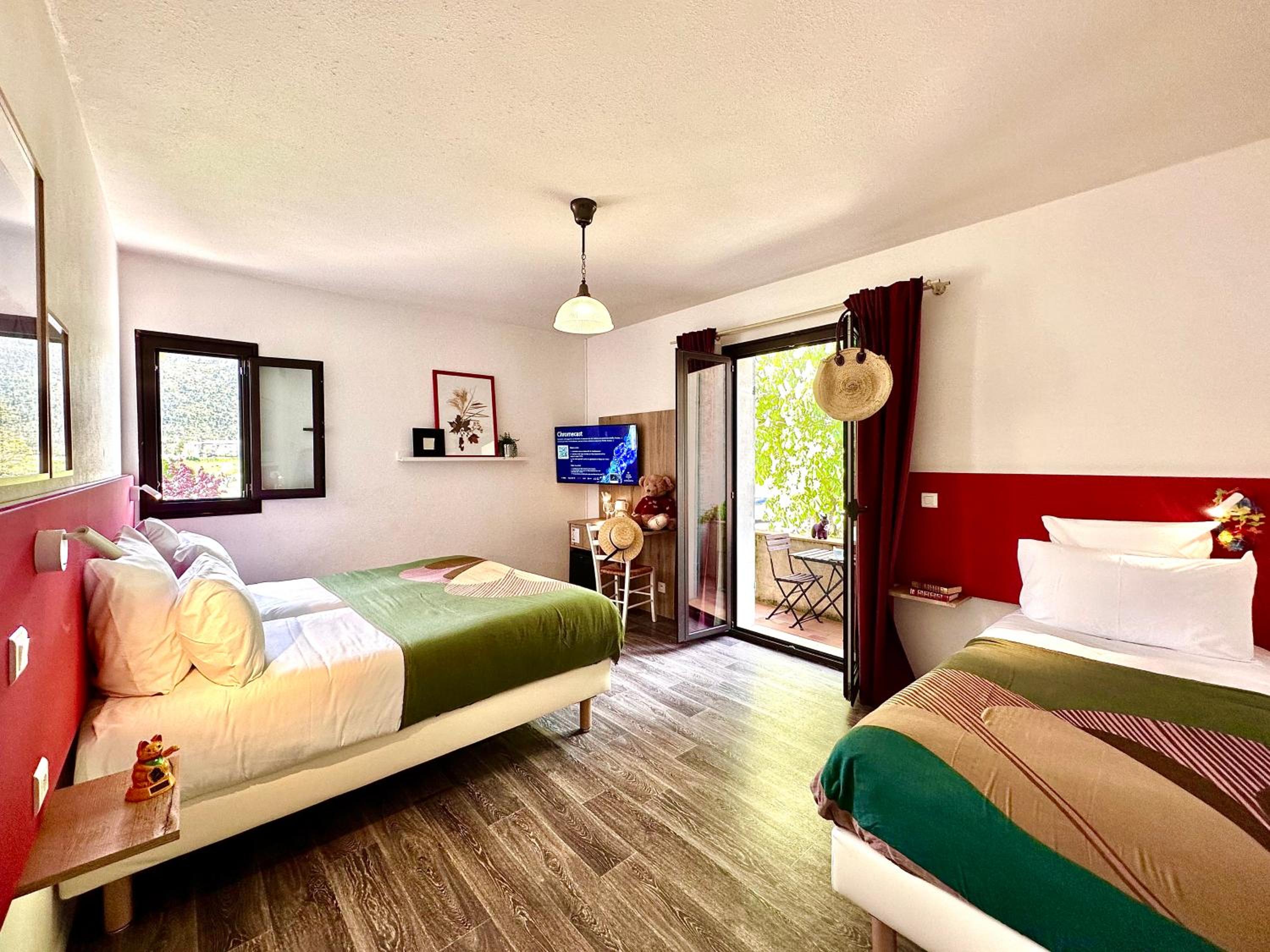 Triple Room with Balcony - Photo 2