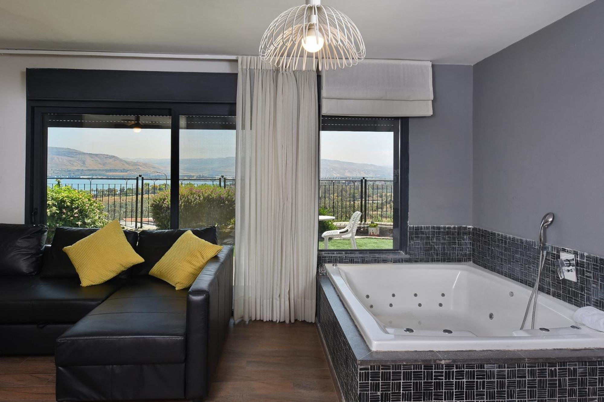 Suite with Lake View photo 1