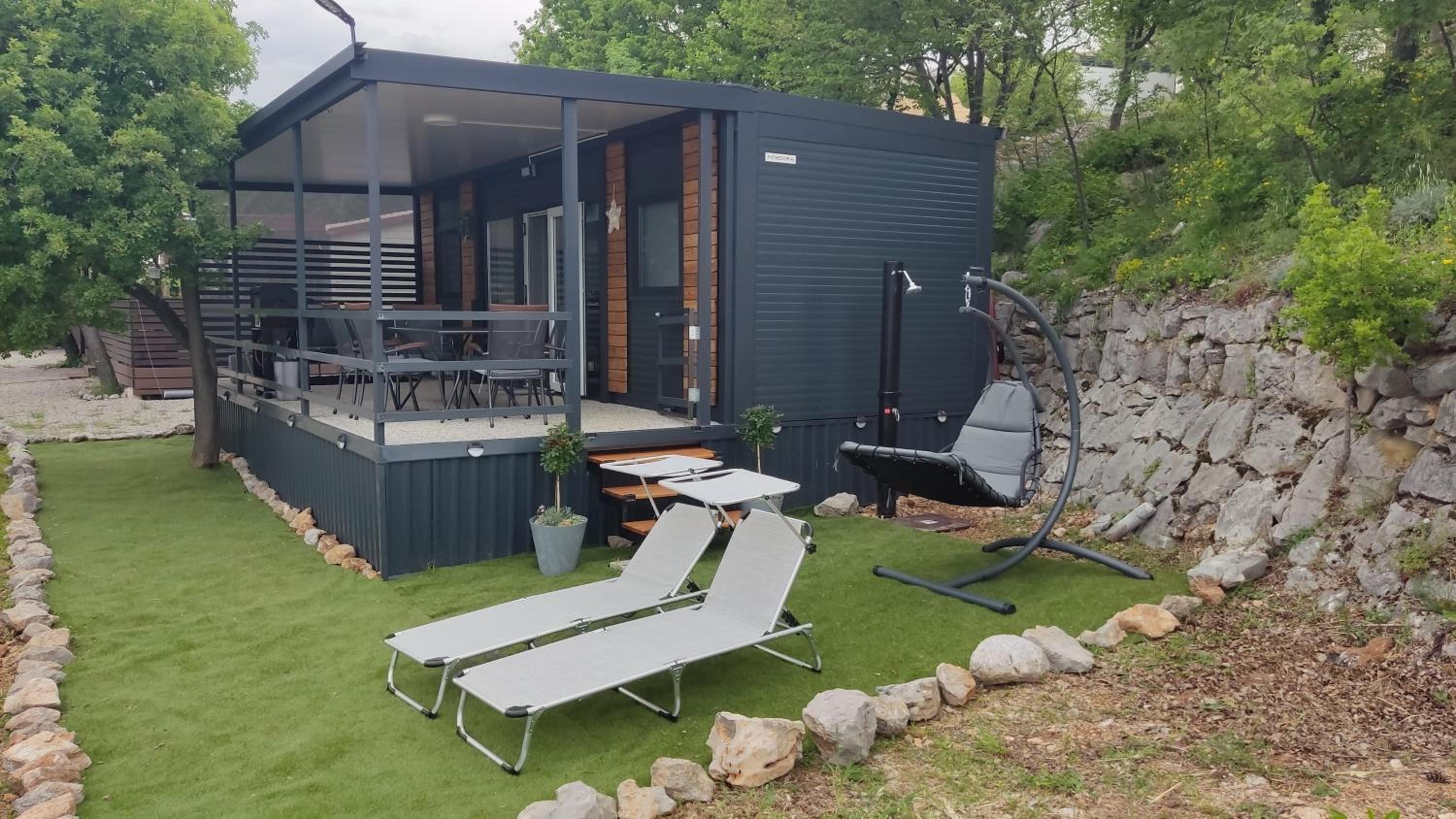 Mobile Home - Photo 4