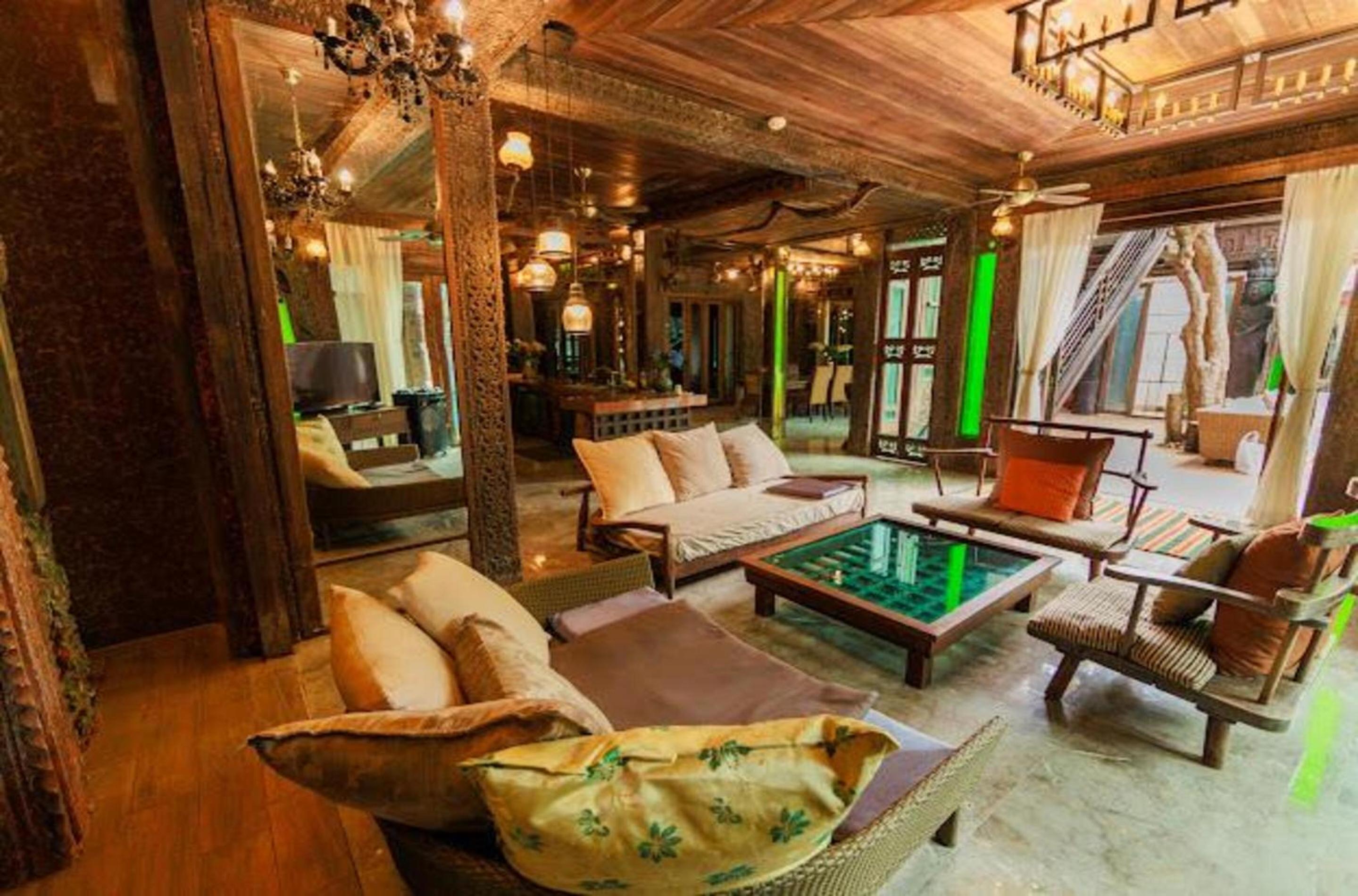 Five-Bedroom House photo 3