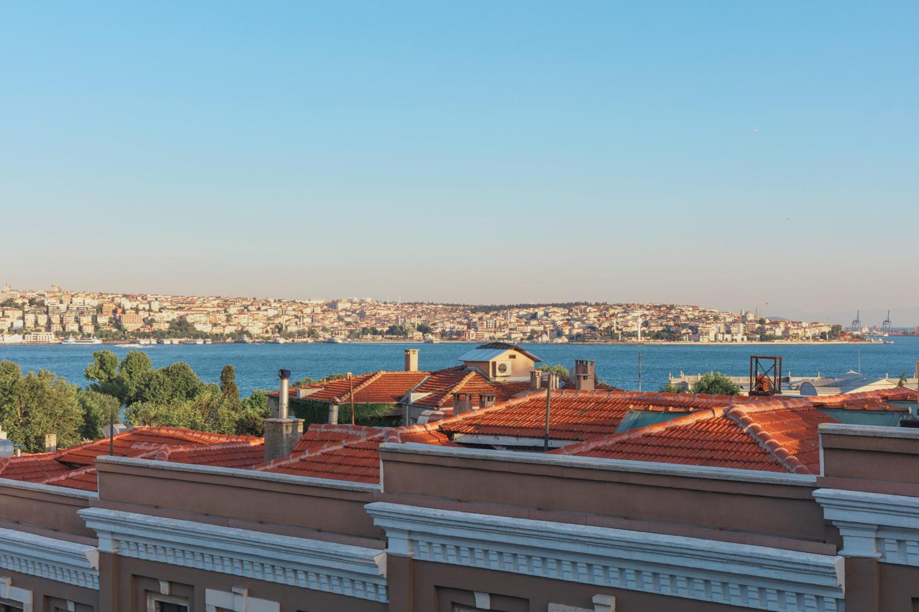 Fabulous King Room with Partial Bosphorus View photo 2