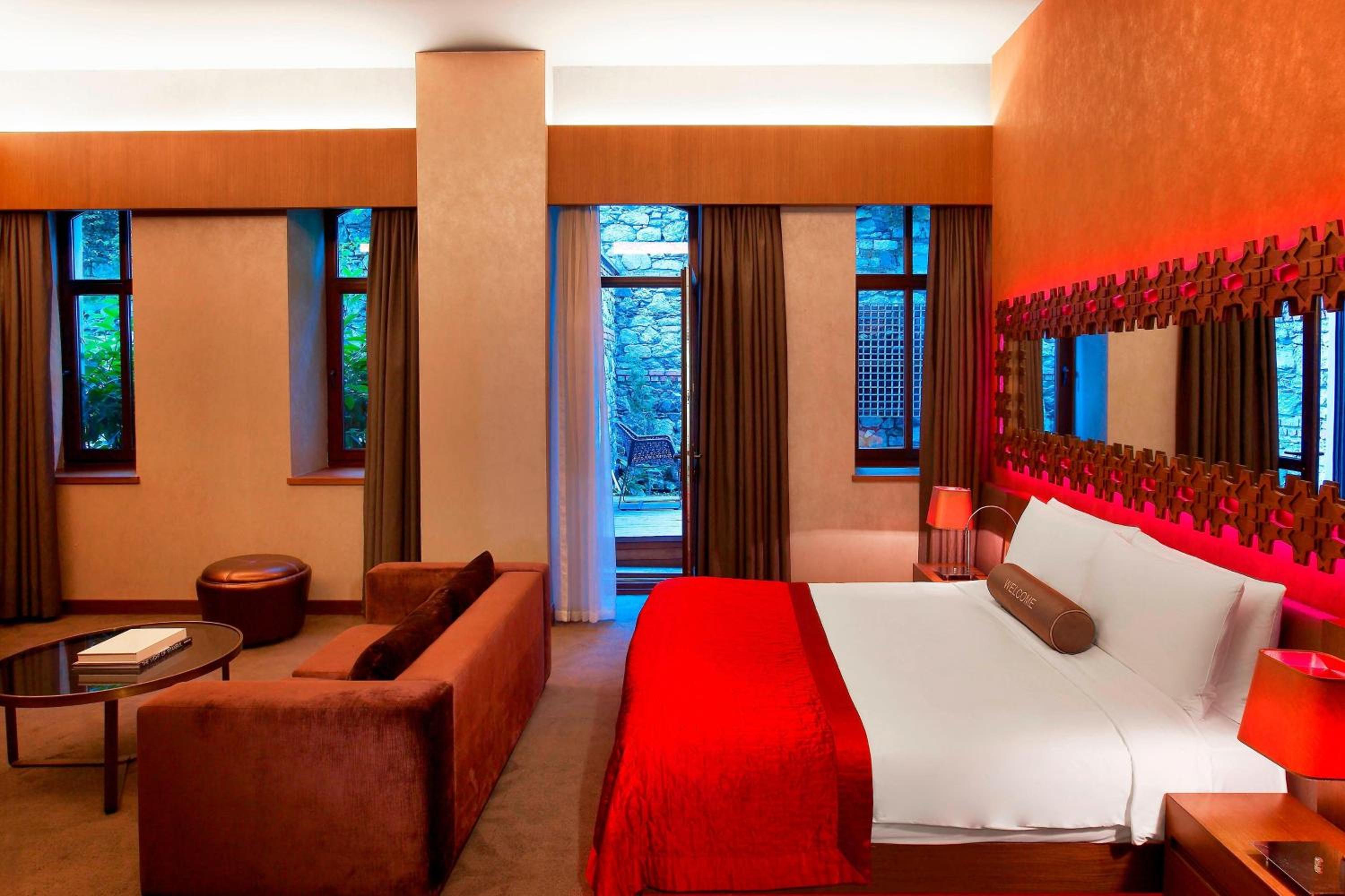 Spectacular Suite with Garden