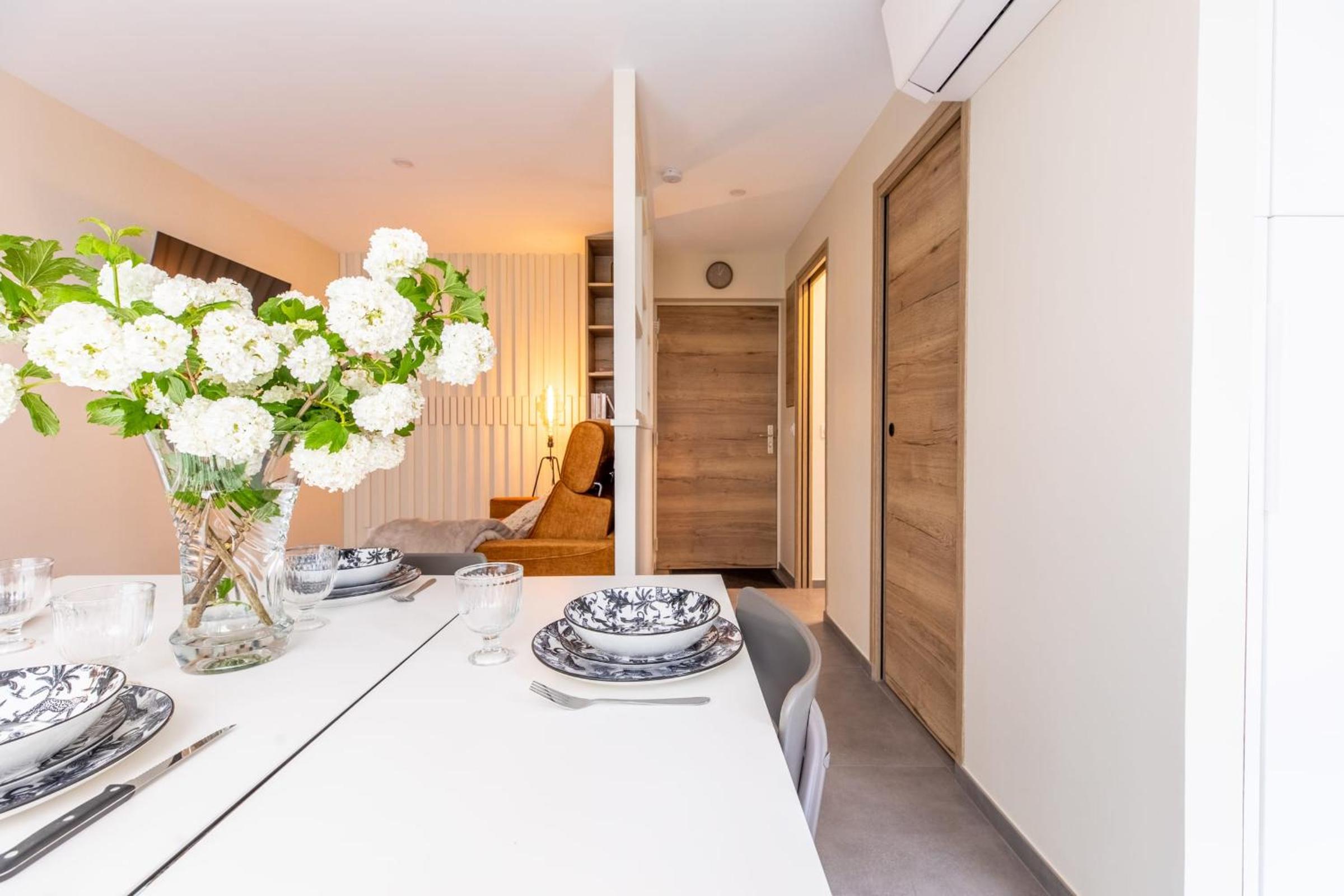 Apartment with Terrace and Parking  photo 1