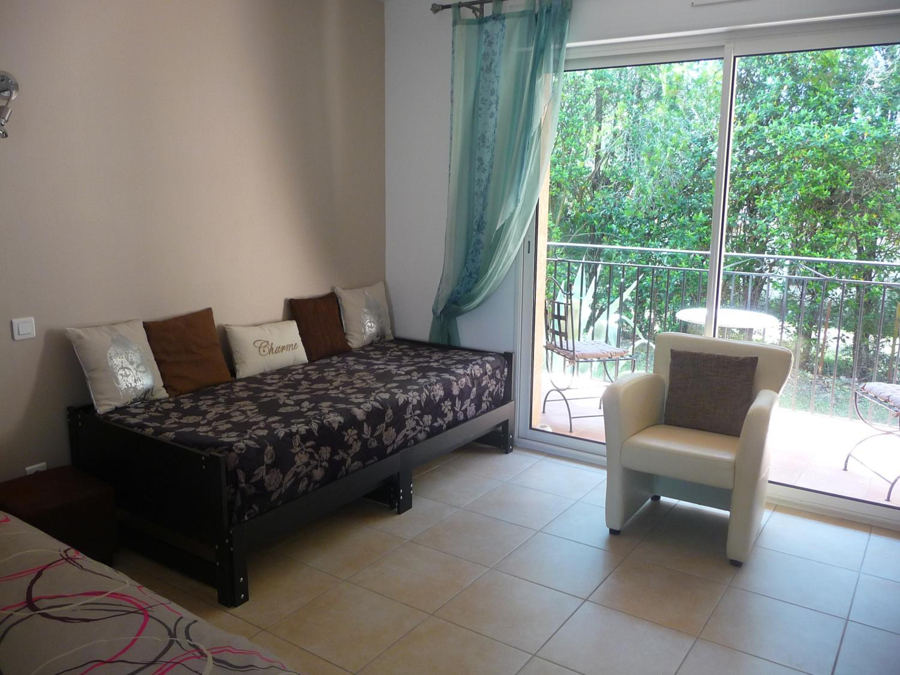 Deluxe Double Room with Balcony photo 3