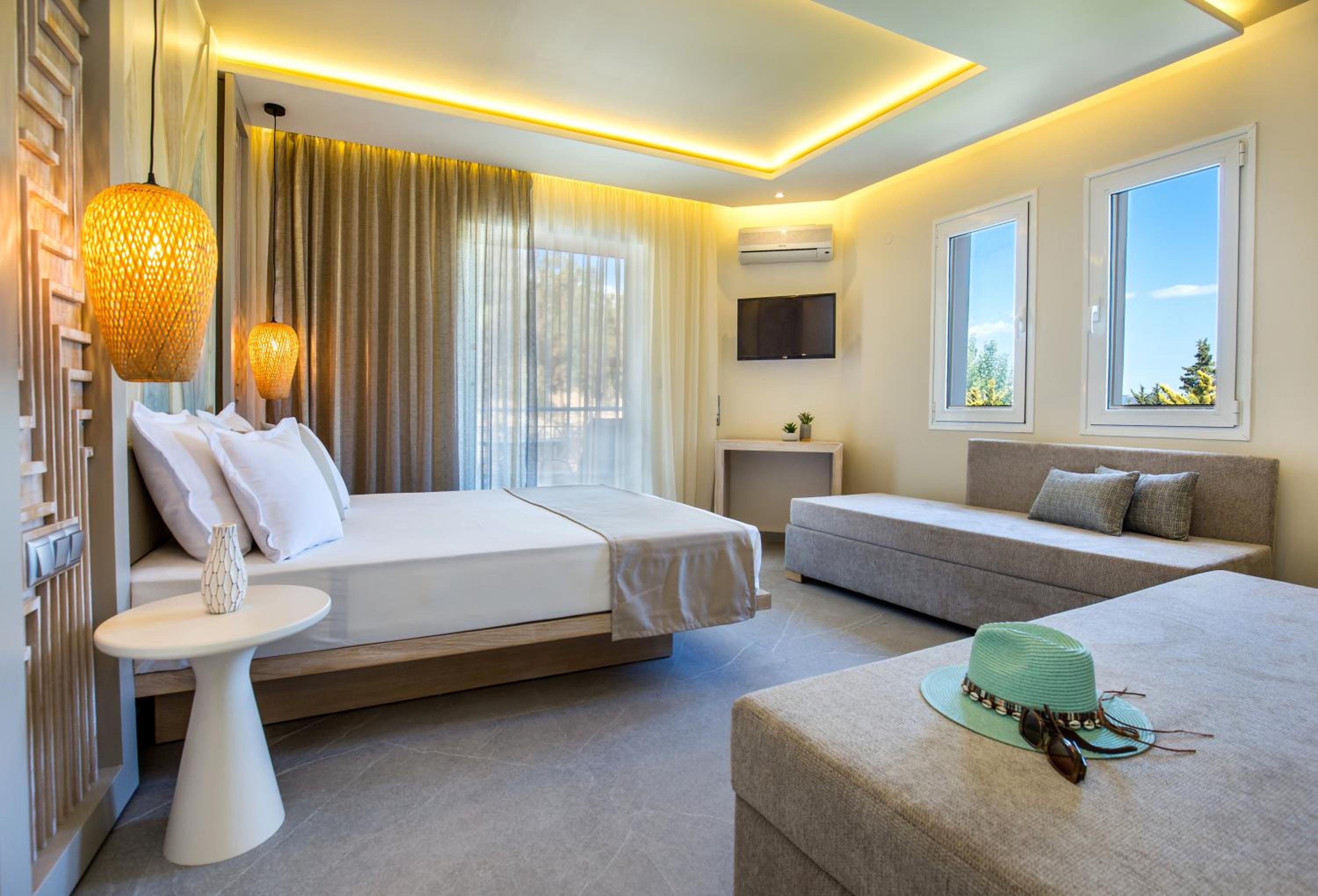 Deluxe Family Room - Photo 1