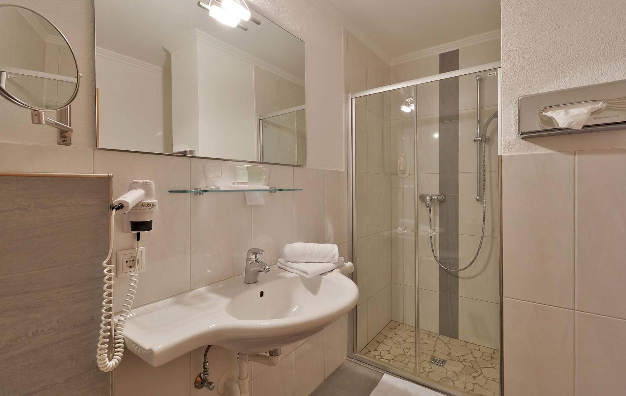 Comfort Double Room with Balcony - Photo 6