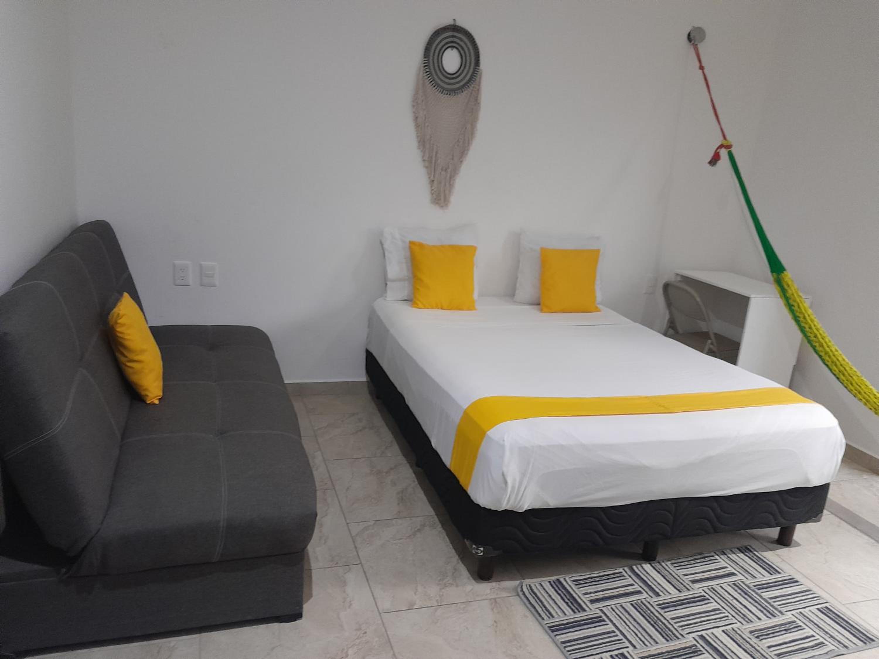 Double Room with Balcony - Photo 10