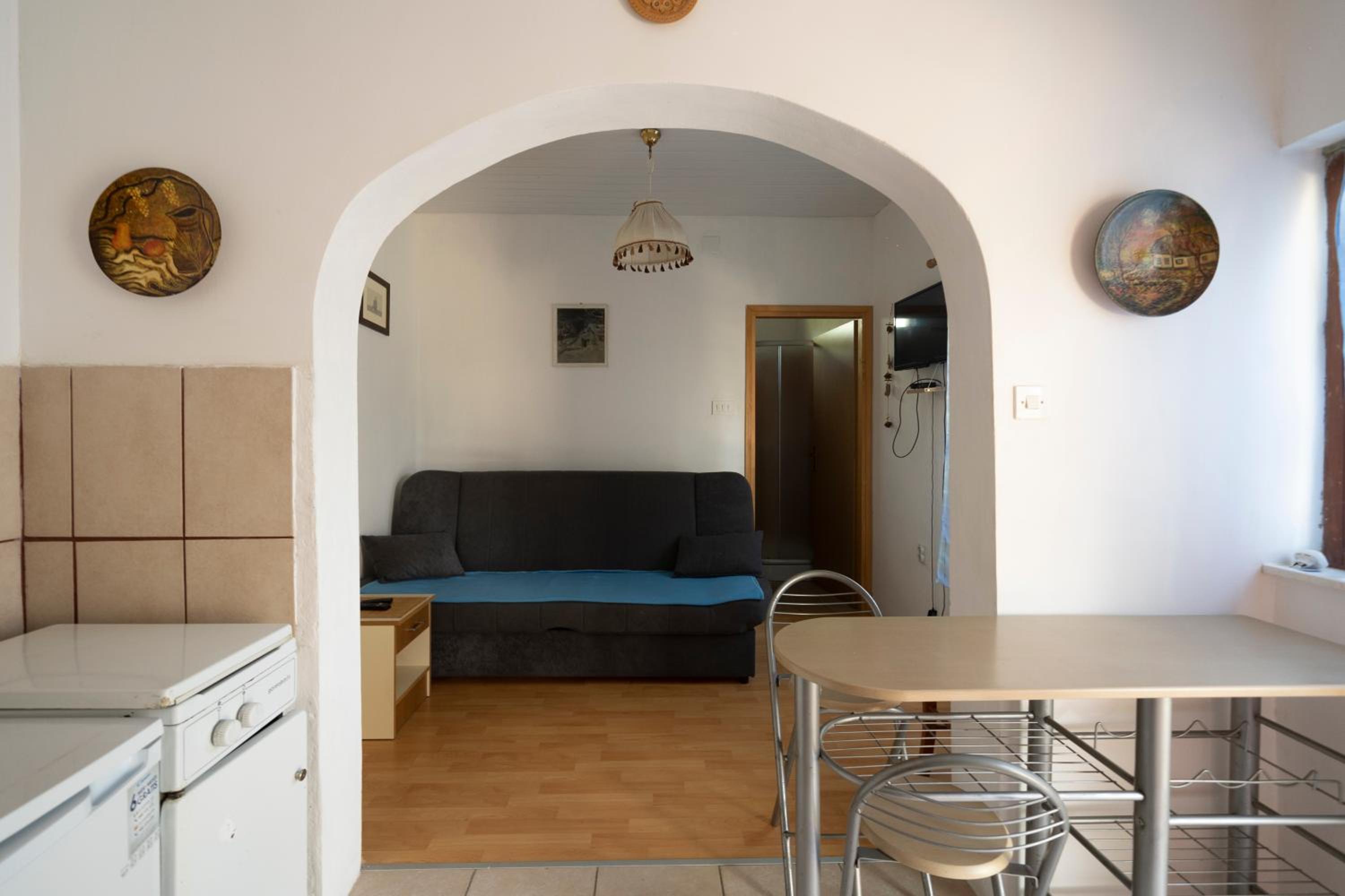 One-Bedroom Apartment - Photo 4