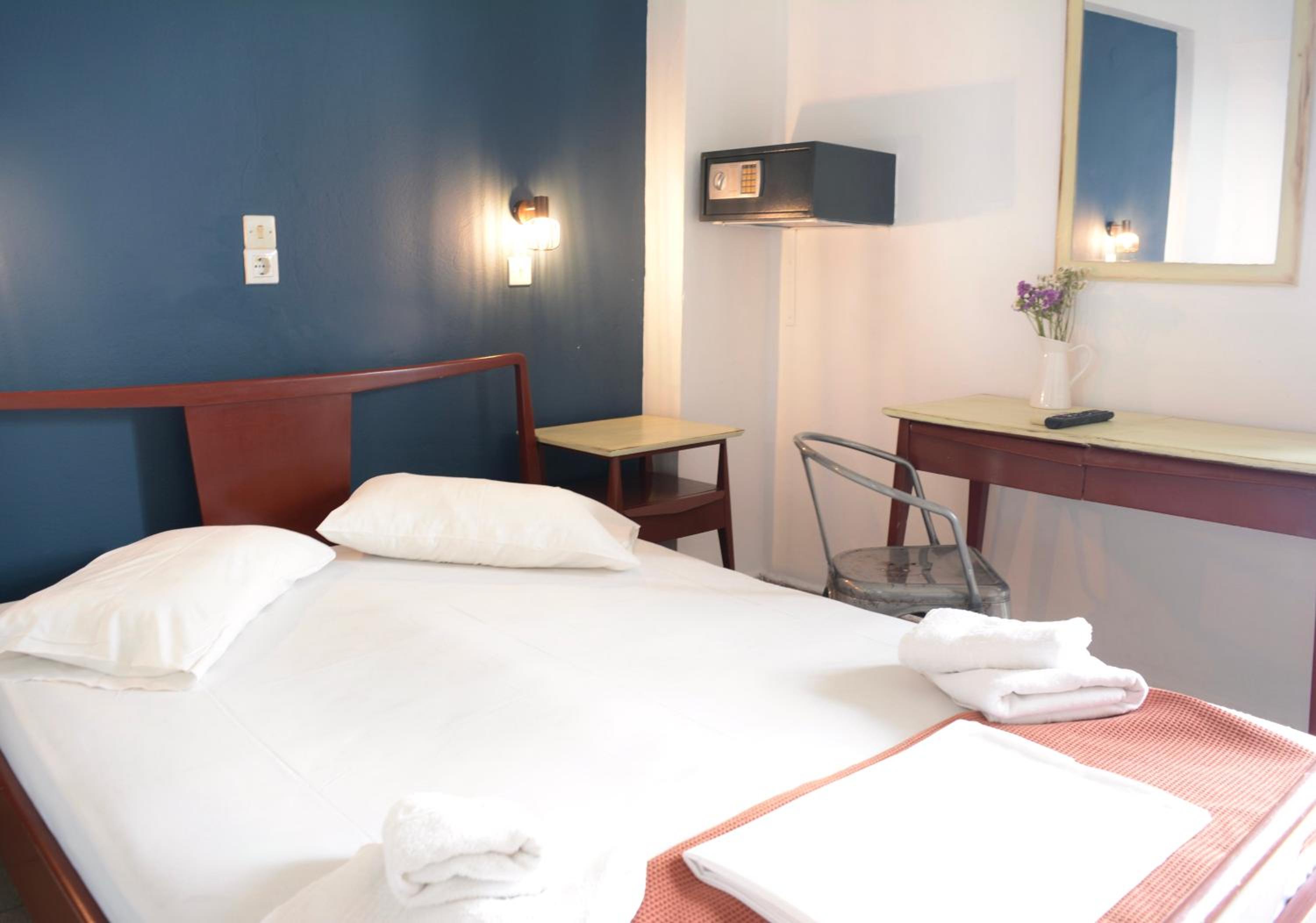 Triple Room with Sea View - Photo 13
