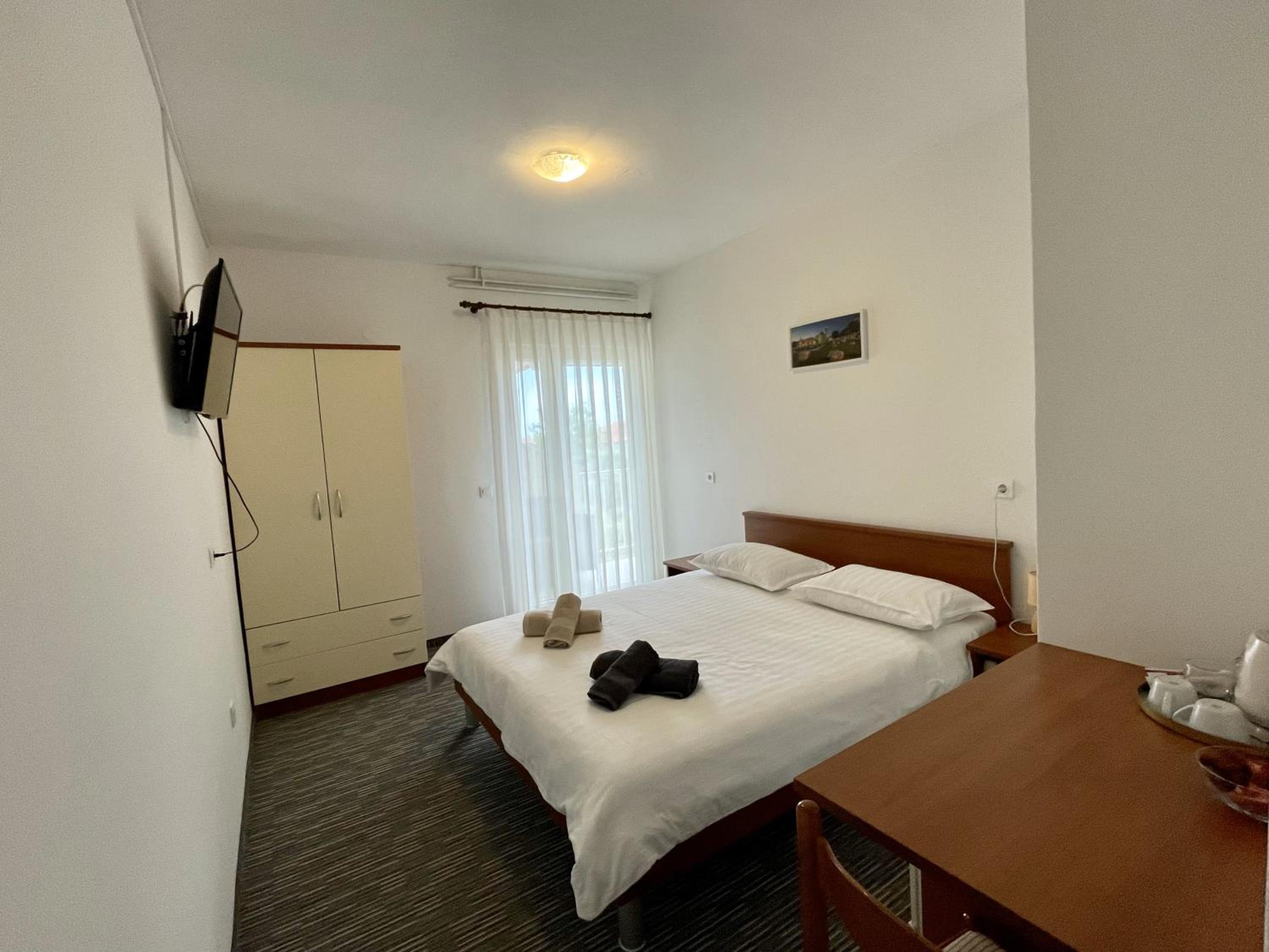 Double Room with Private Bathroom photo 3