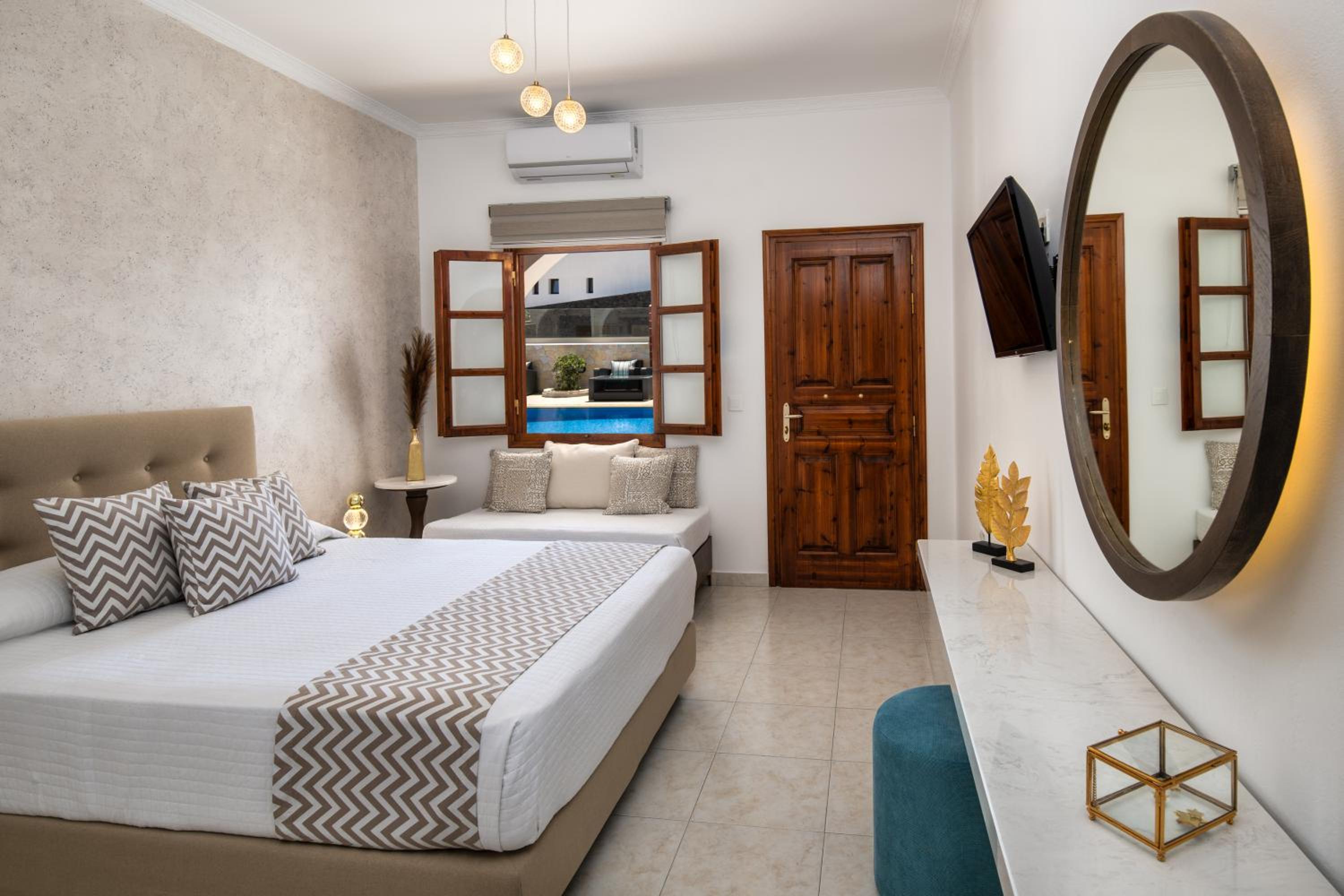 Superior Double Room - Pool Level