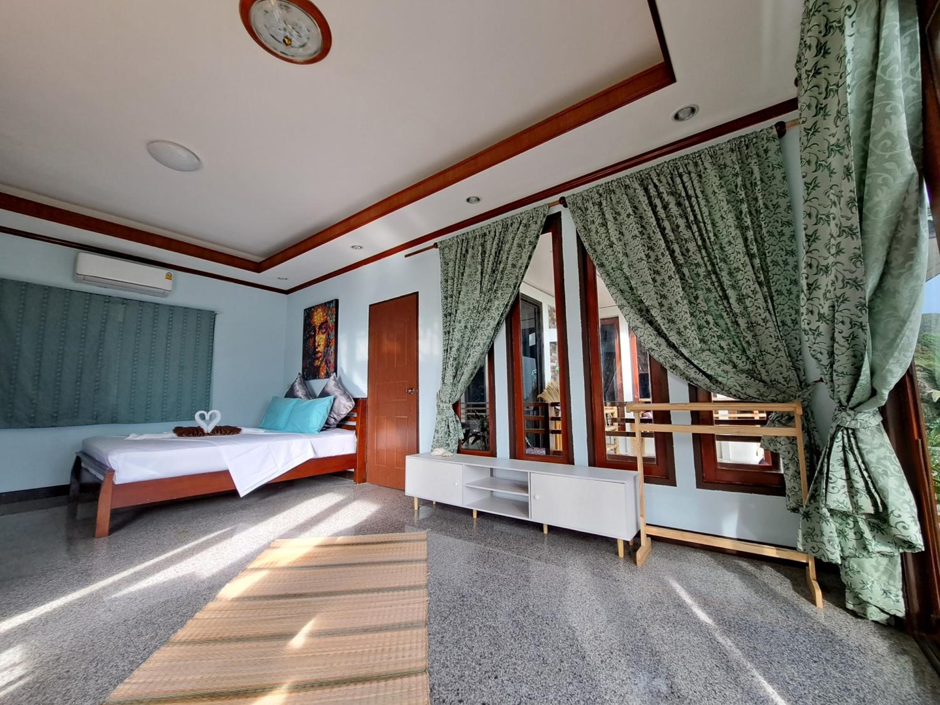 Villa with Sea View - Photo 1