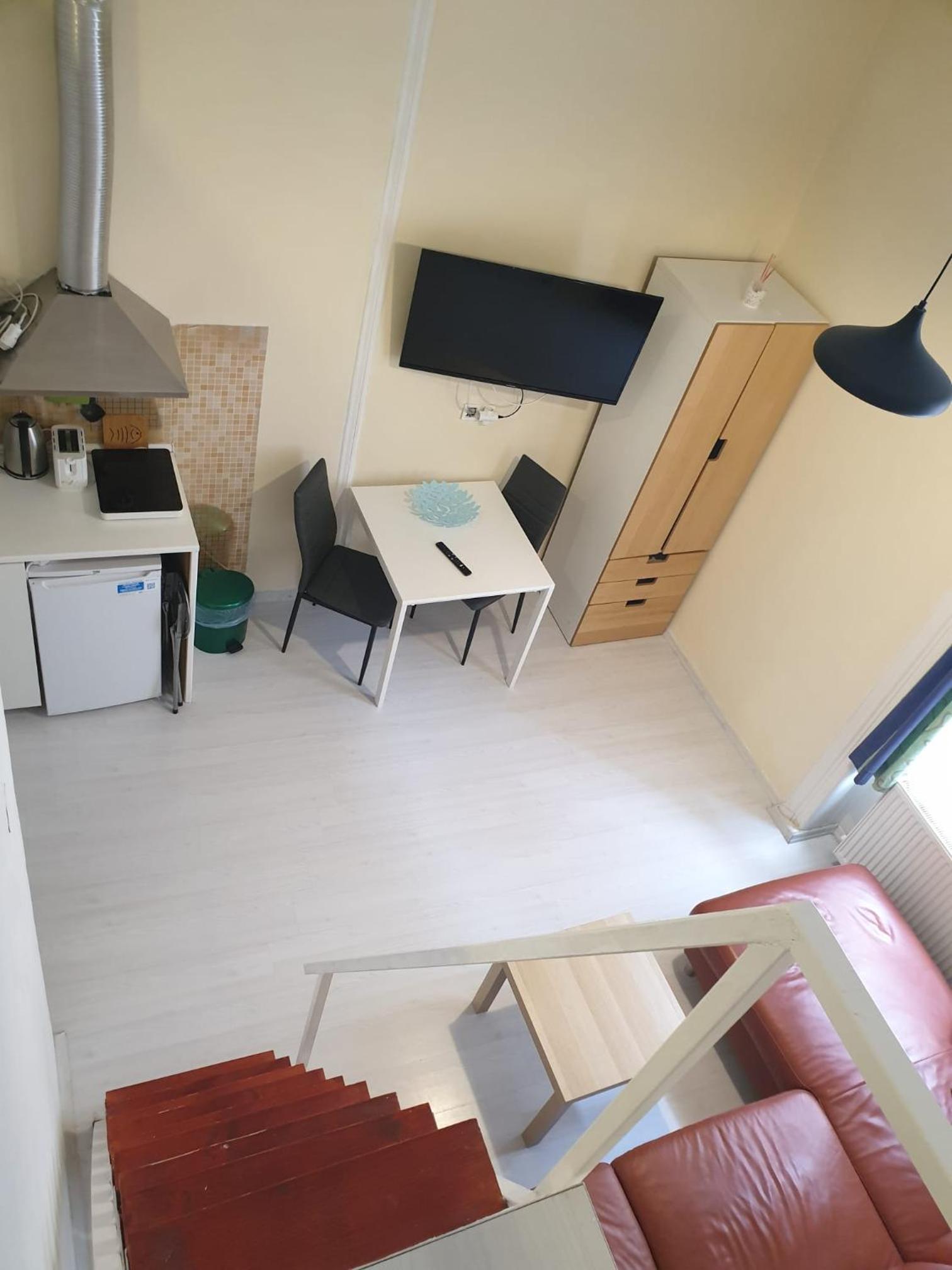 Studio Apartment - Photo 4