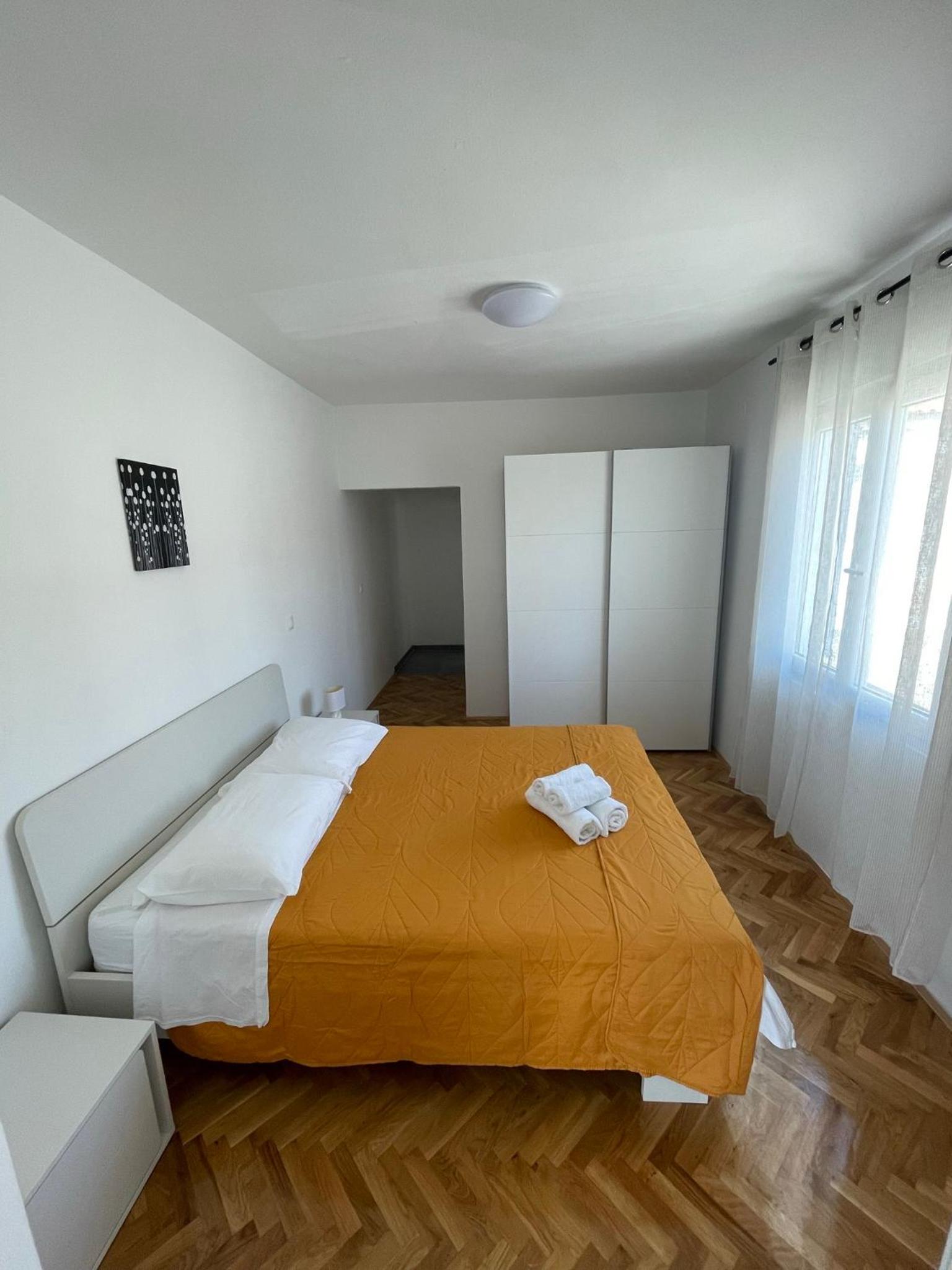 One Bedroom Apartment with Balcony and Sea View photo 2