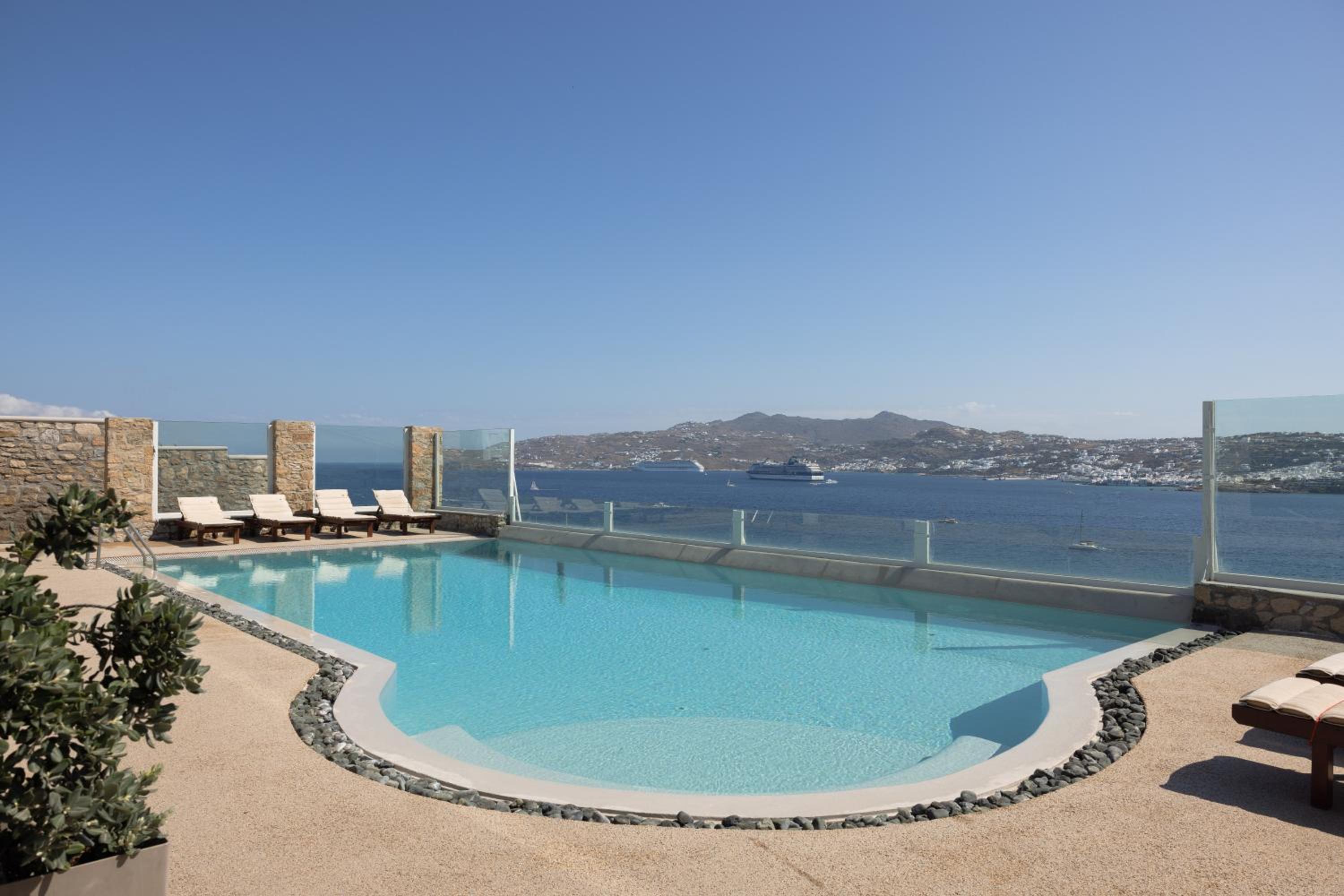 Luxury Apartment with Sea View