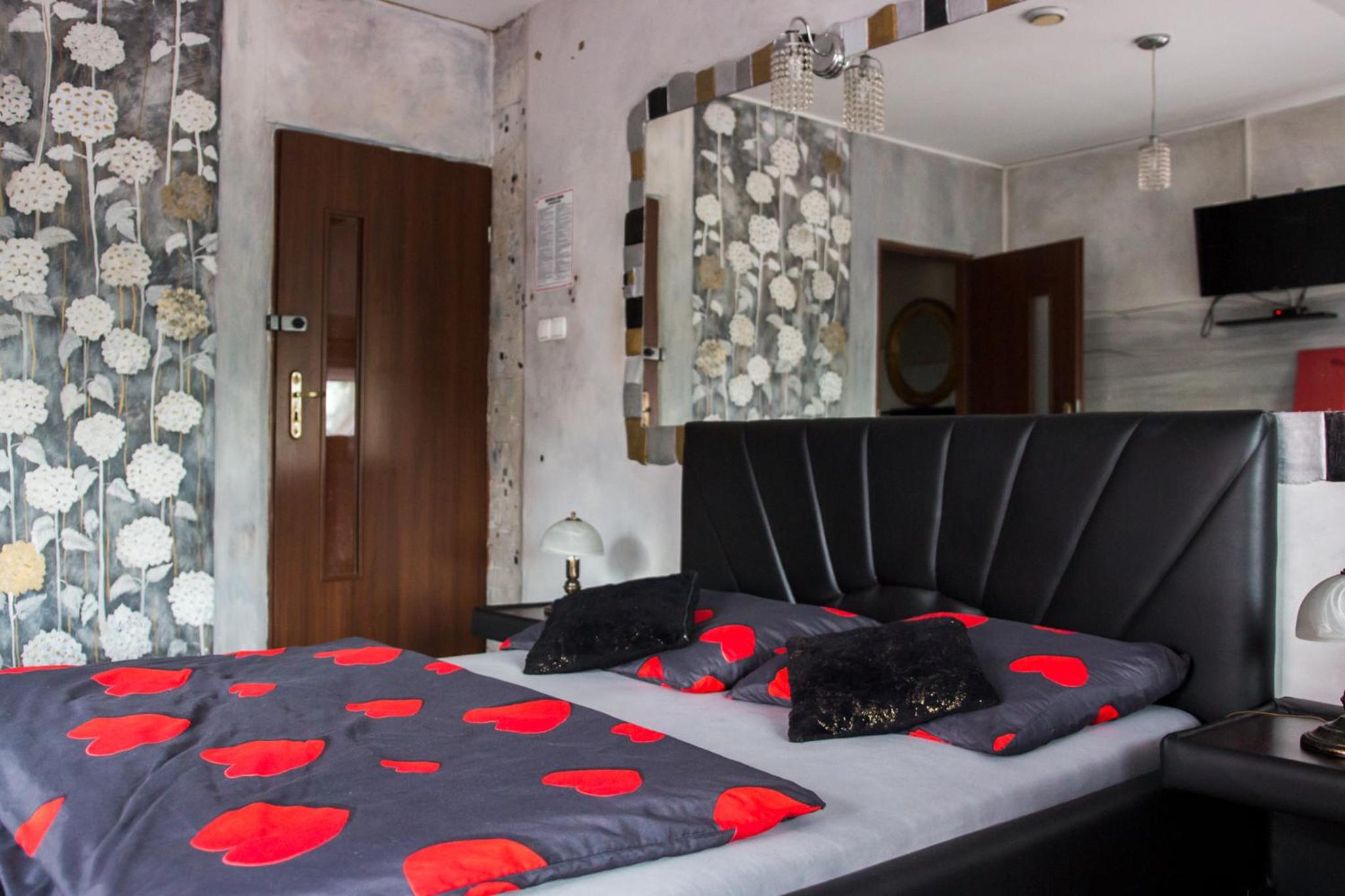 Deluxe Double Room with Bath - Photo 10