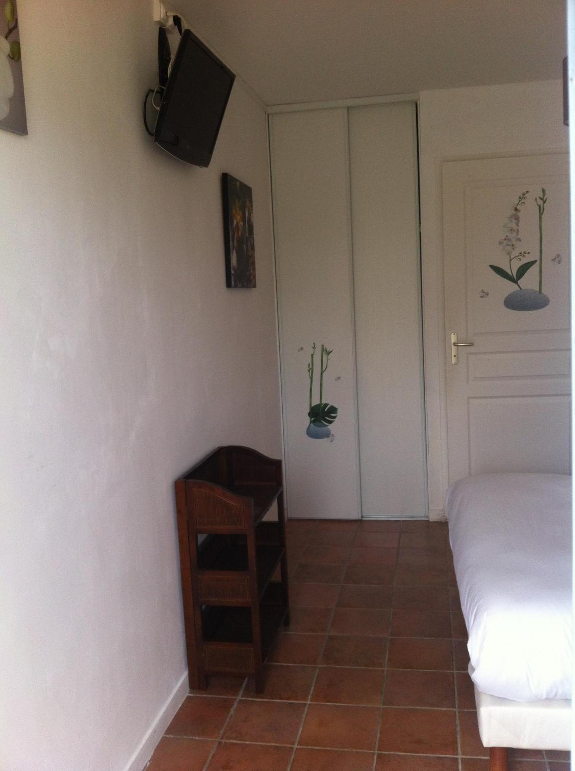 Double Room - Photo 10