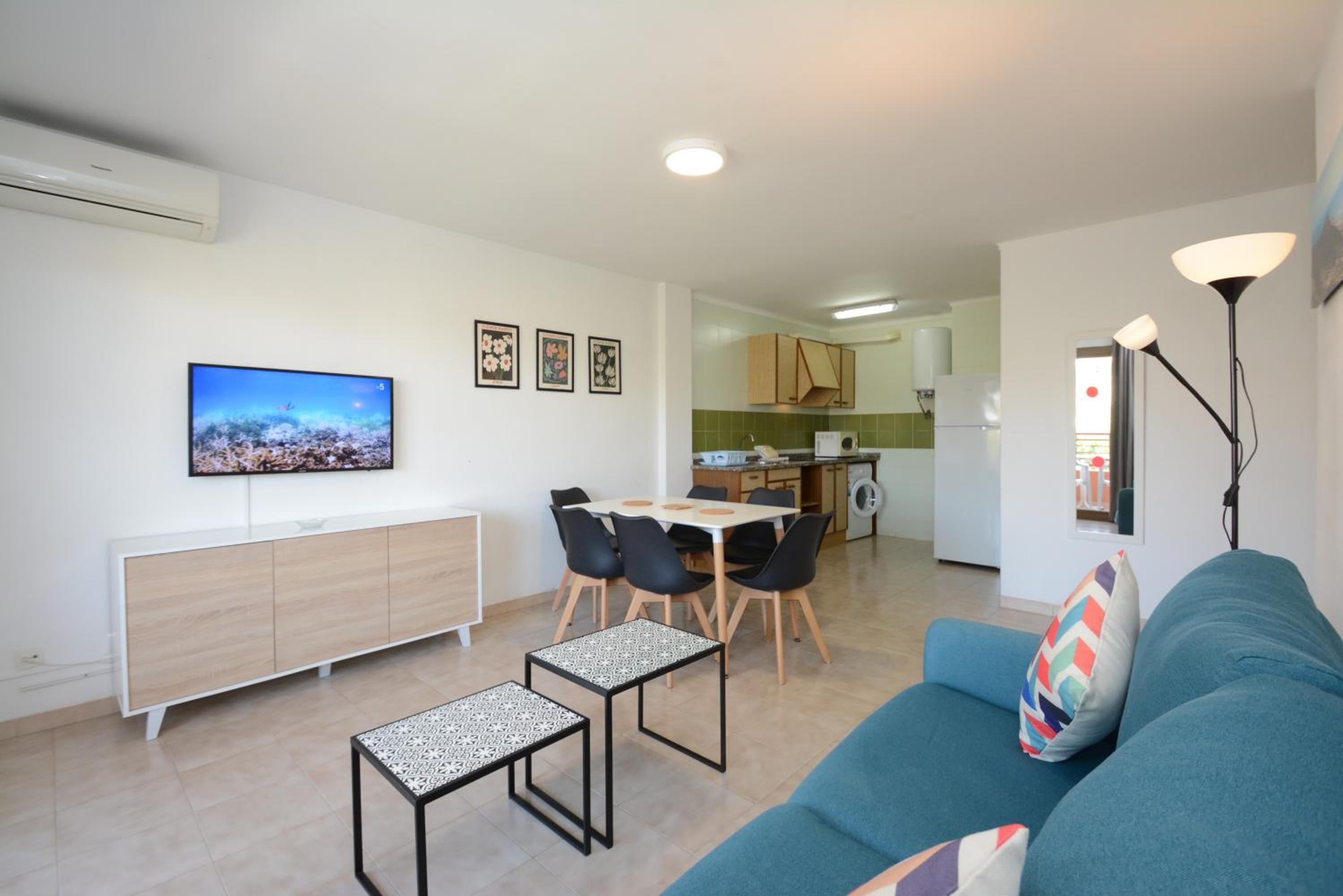 Two-Bedroom Apartment with Street View (6 Adults)