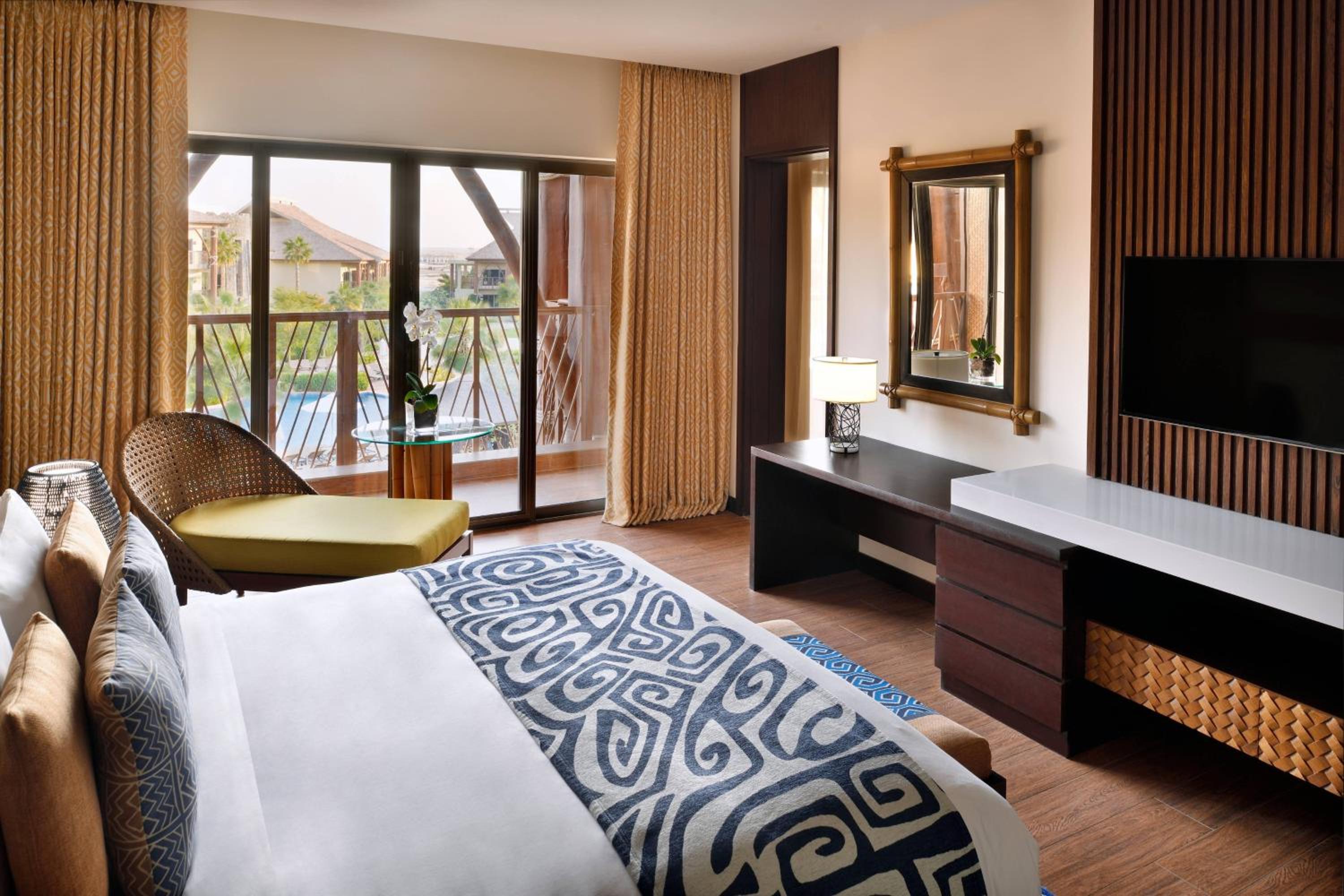 Room with Theme Park Access, Guest room, 1 King, Pool view (Complimentary Shuttle to JBR Beach, MOE & Dubai Mall)