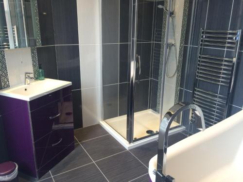 Deluxe Double Room thumbnail 5