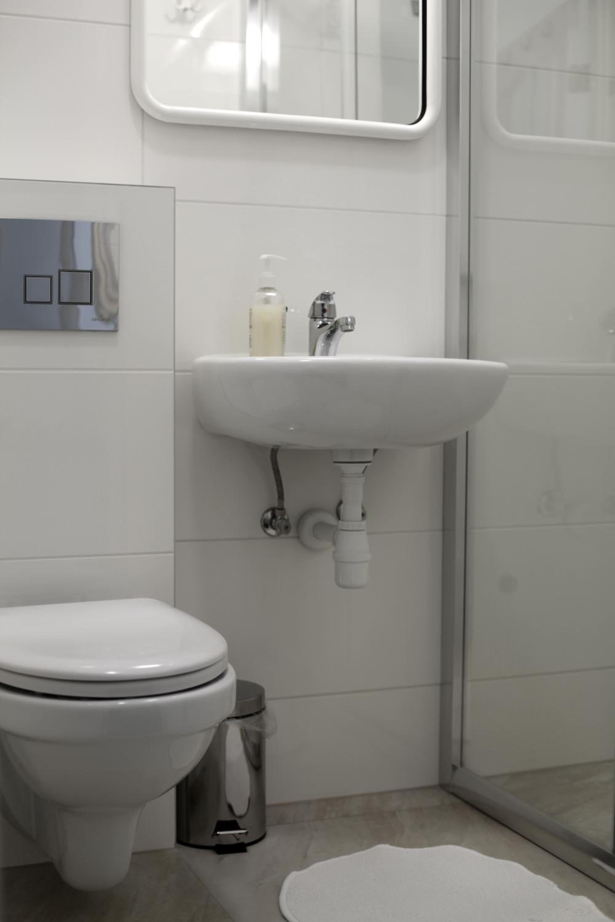 Double or Twin Room with Balcony - Photo 2