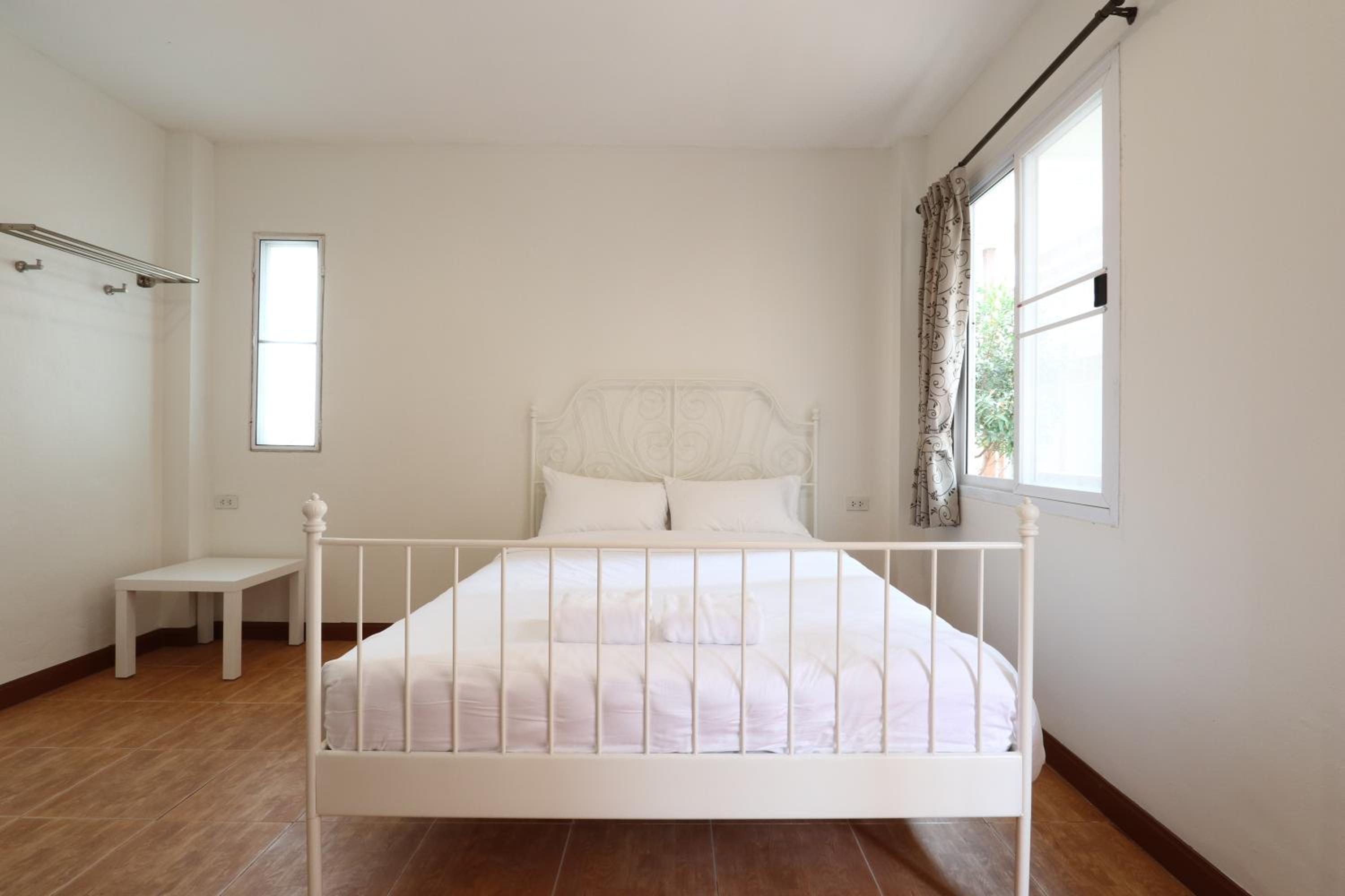 Queen Room with Balcony - Photo 1