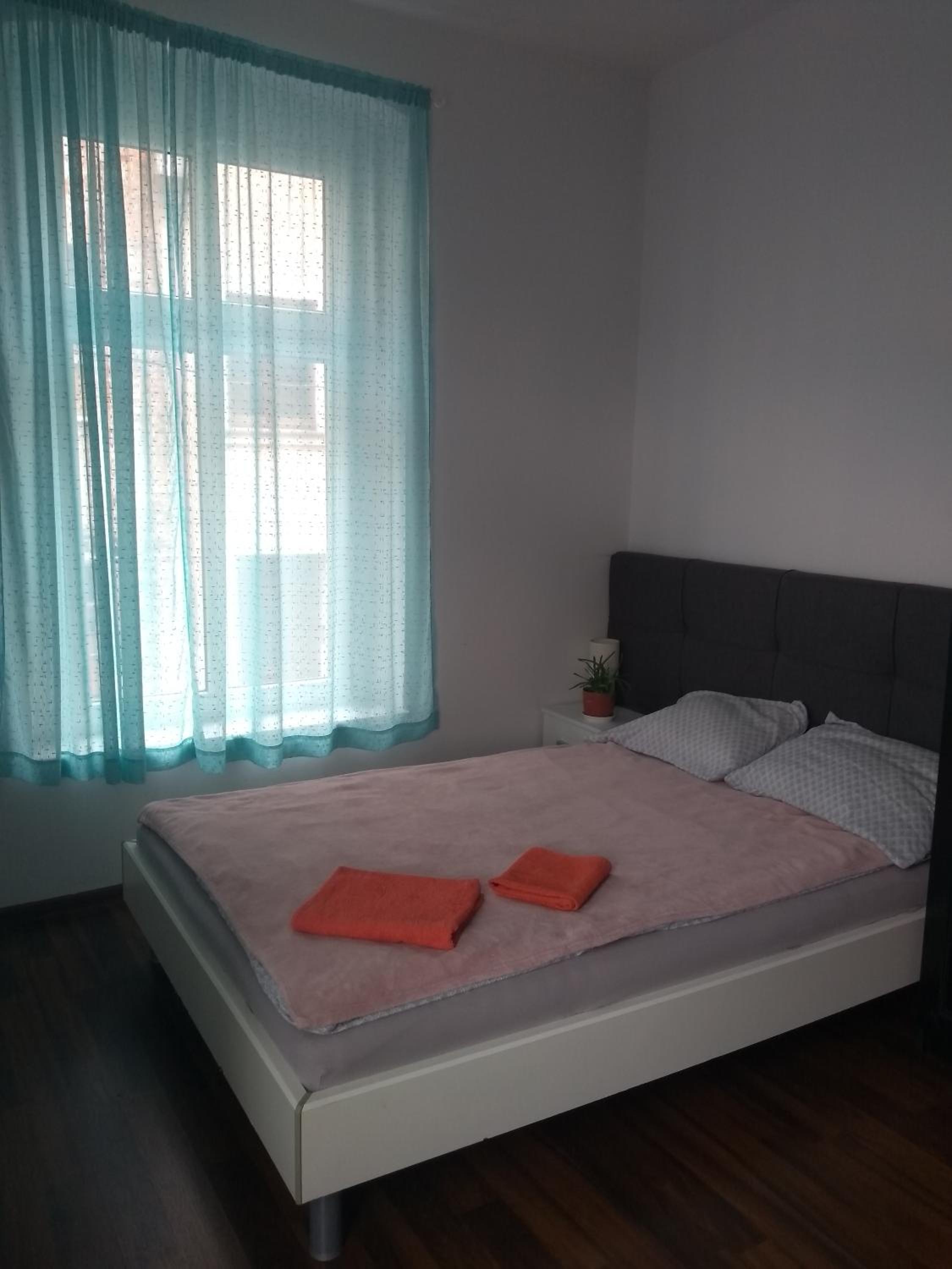 Economy Triple Room - Photo 13