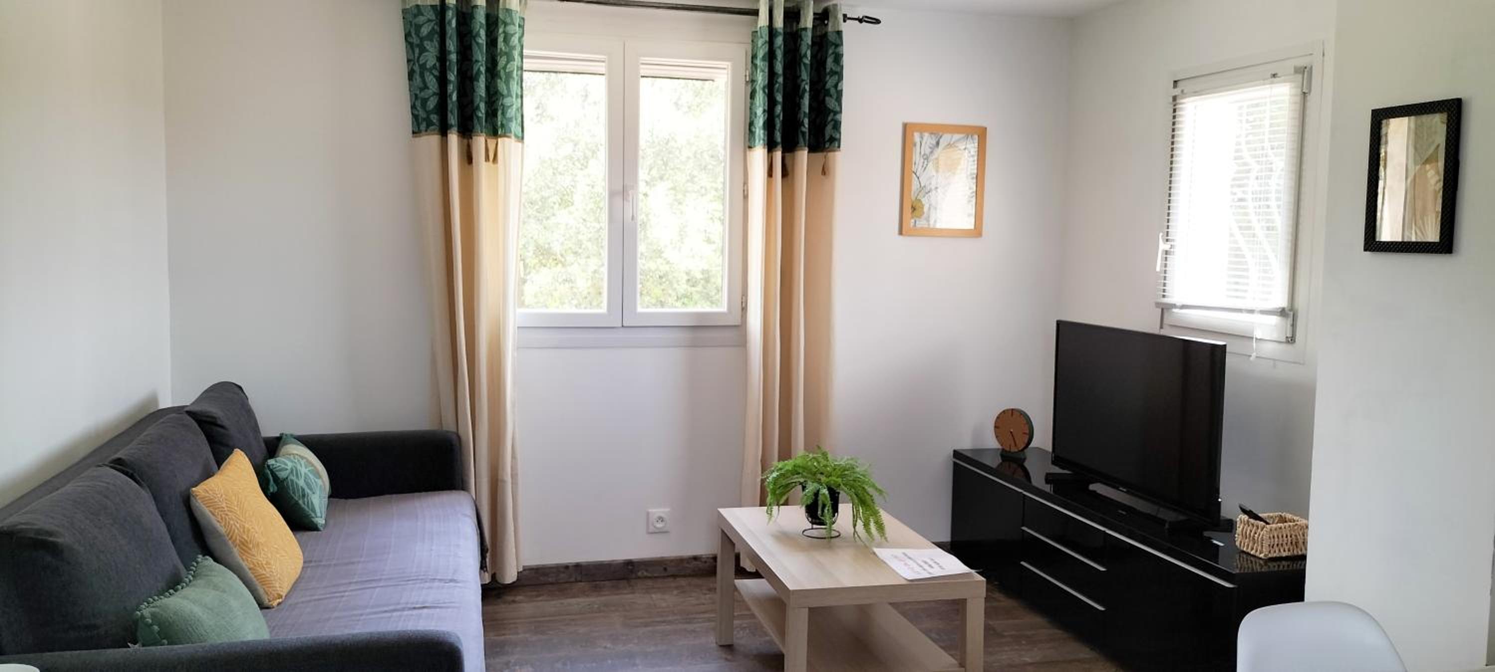 One-Bedroom Apartment - Photo 2