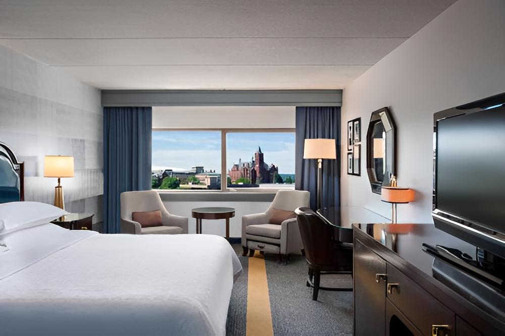 Club level, Guest room, 1 King, 6th - 15th floor photo 1