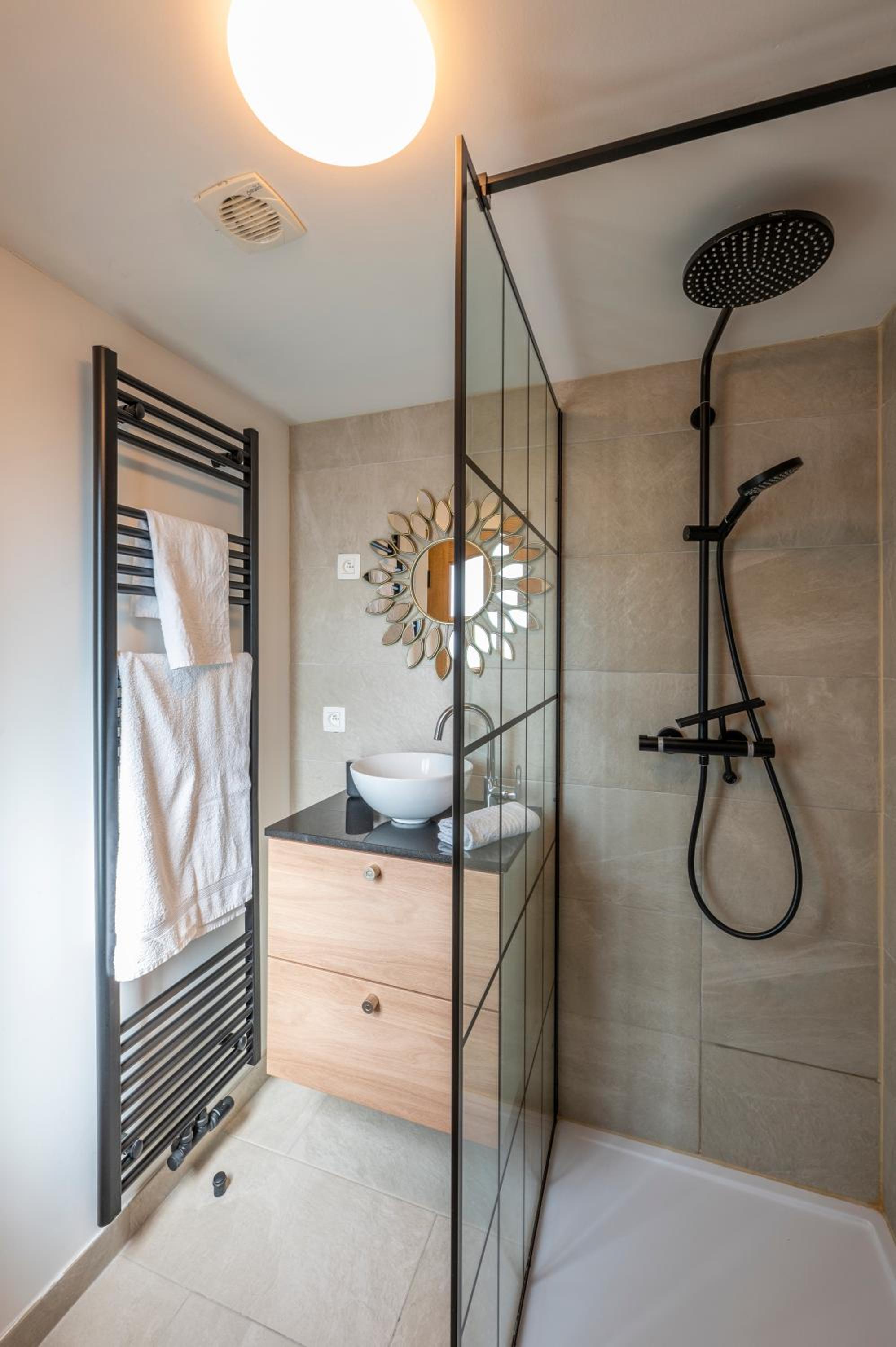 One-Bedroom Apartment - Photo 6