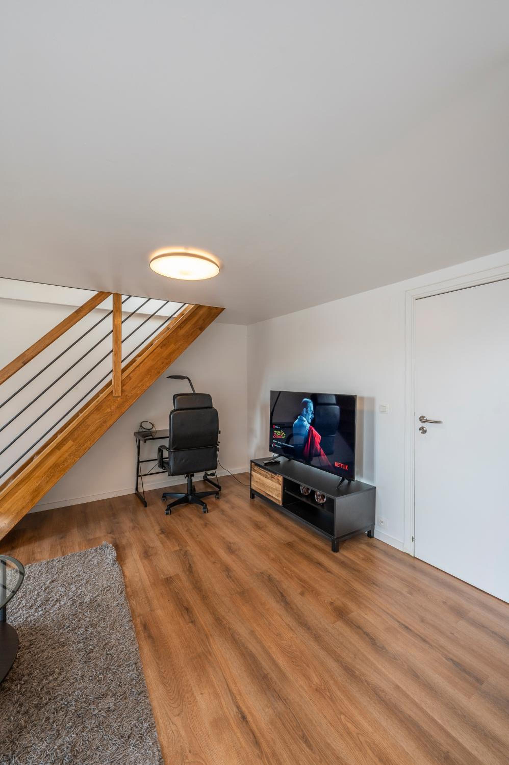 One-Bedroom Apartment - Photo 1