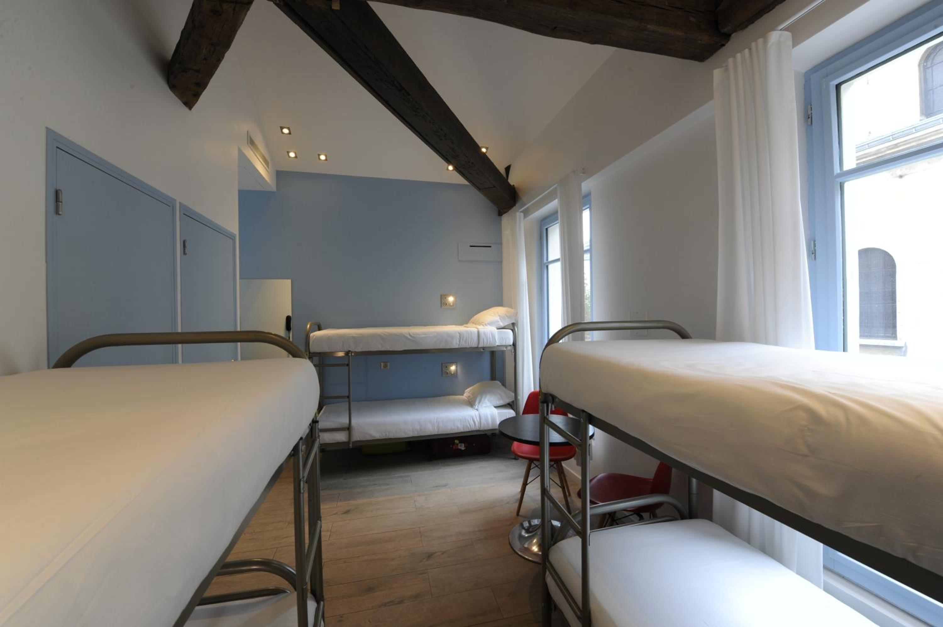 Bed in 6-Bed Female Dormitory Room photo 3