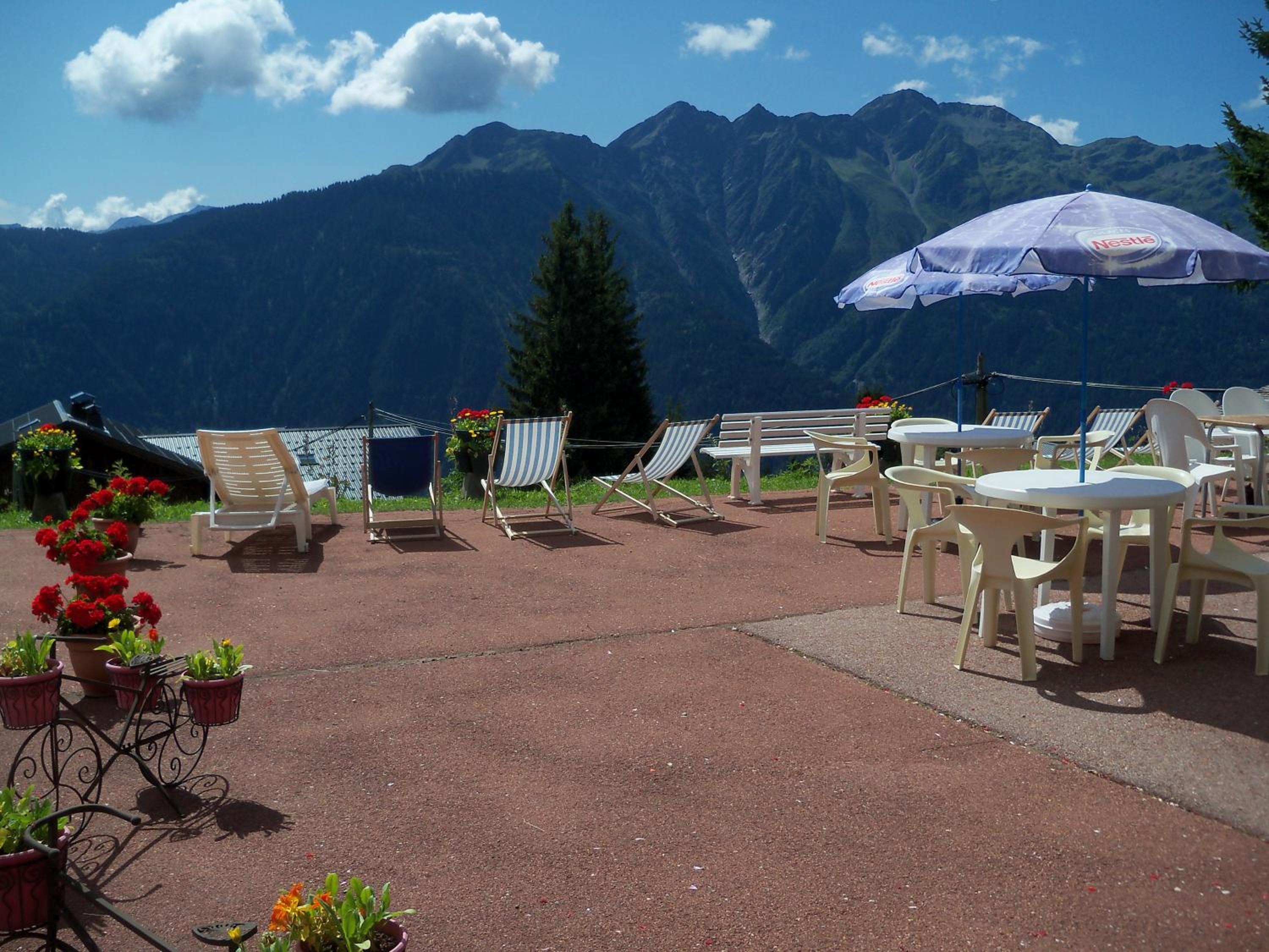 Apartment with Mountain View photo 3