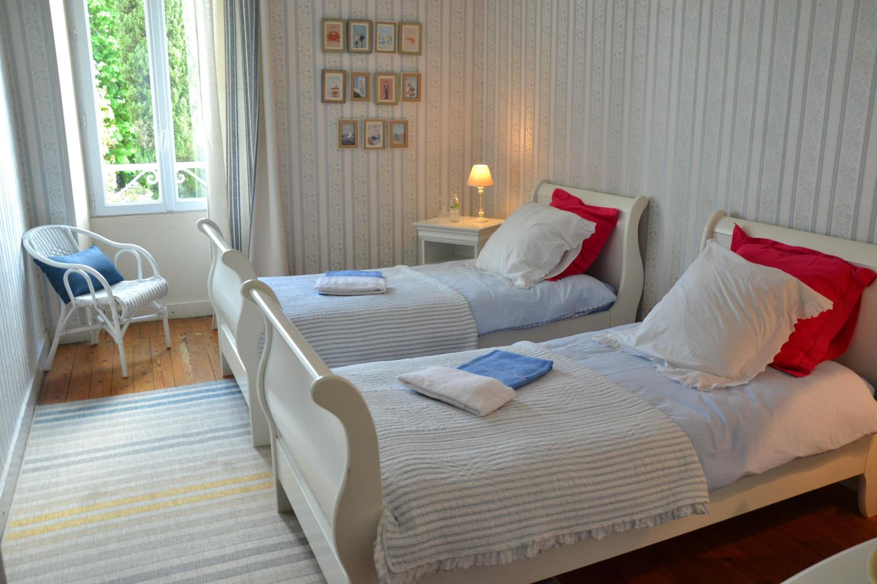 Family Room with Bath - Photo 2