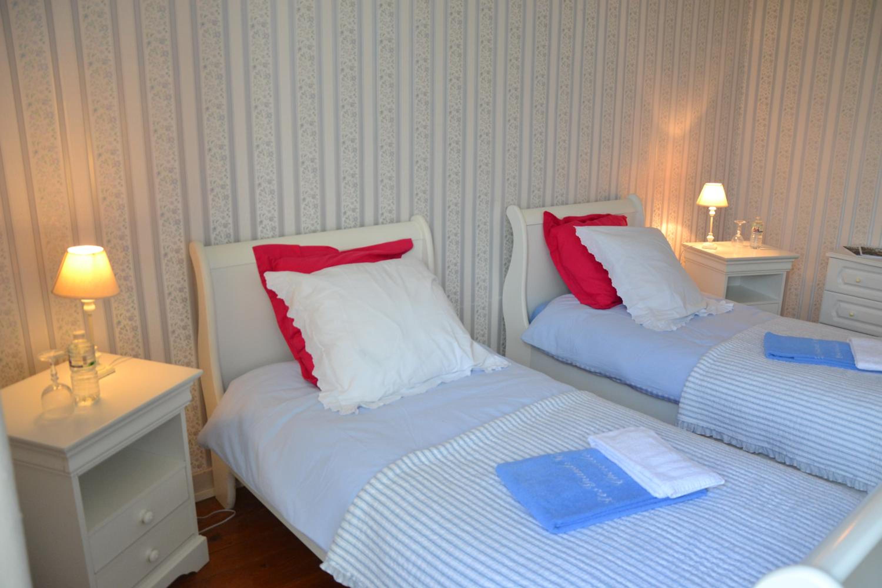 Family Room with Bath - Photo 3