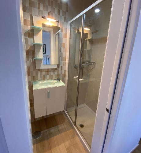 One-Bedroom Apartment - 2 Adults + 1 Child (10 years old)  photo 2