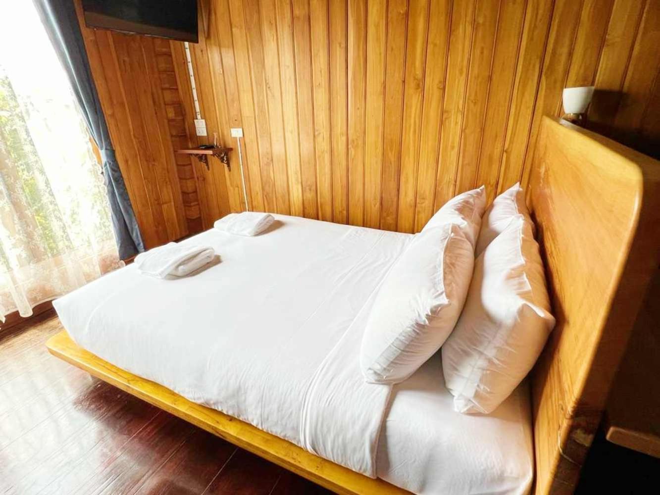 Deluxe Double Room with Shower - Photo 3