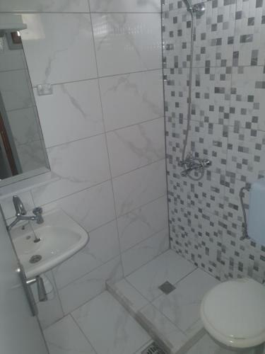 Standard Double Room - Photo 2