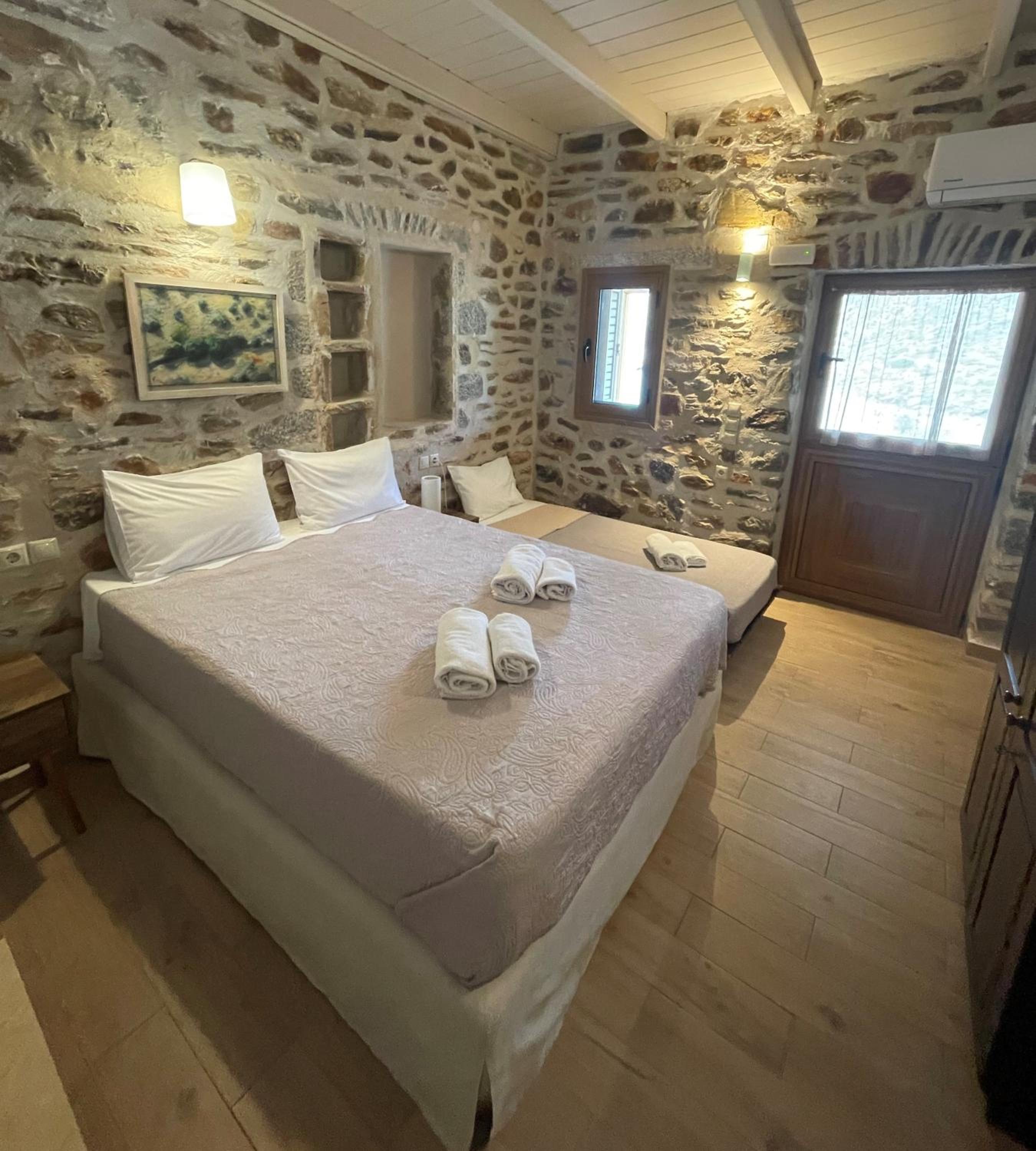 Deluxe Triple Room with Sea View - Photo 2